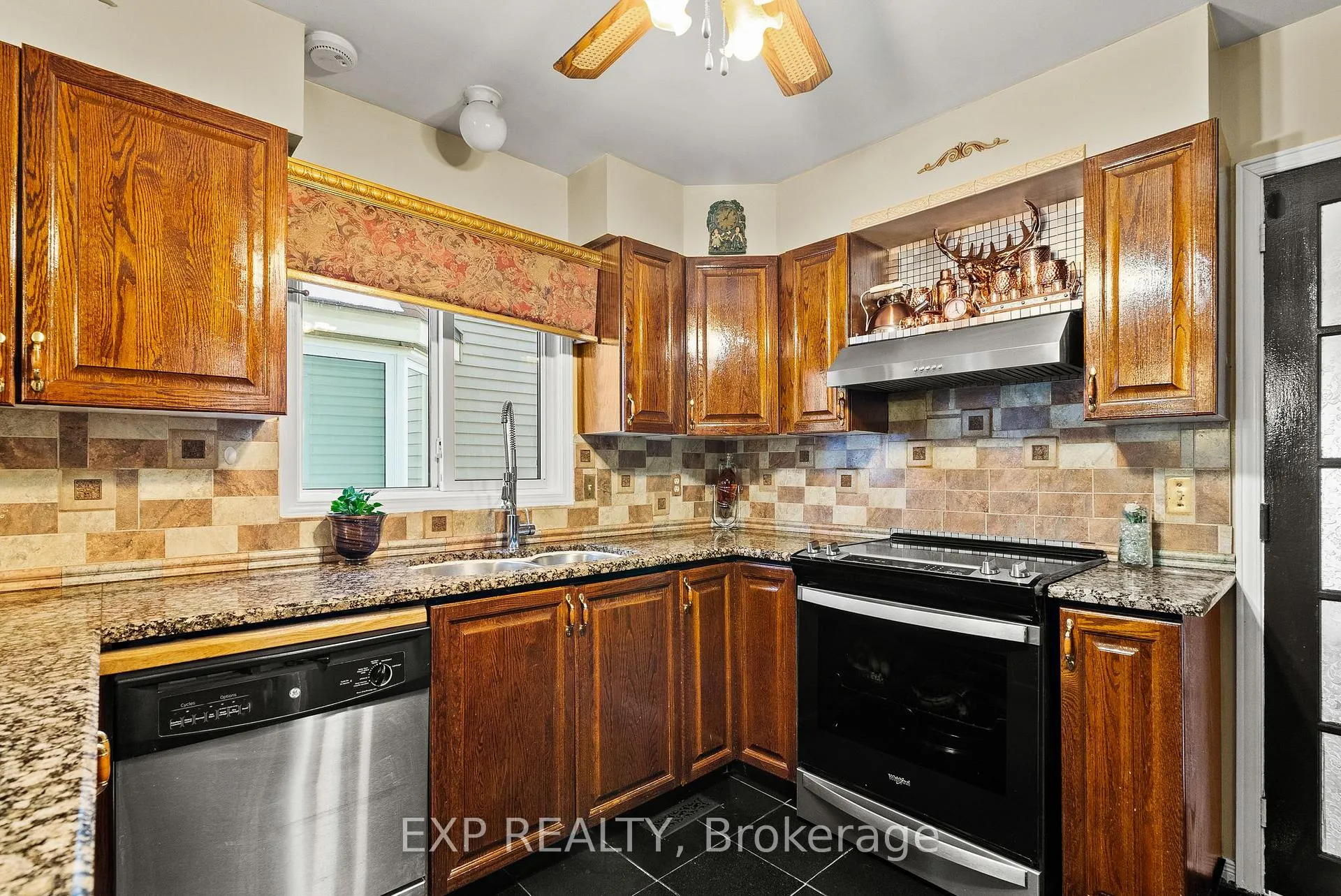 Photo 13 of 1424 Progress Place, Ottawa, Pineview — HOMEH