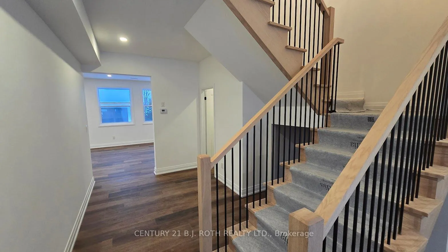 Photo 3 of Unit Upper, 44 Calverley Street, Orillia — HOMEH