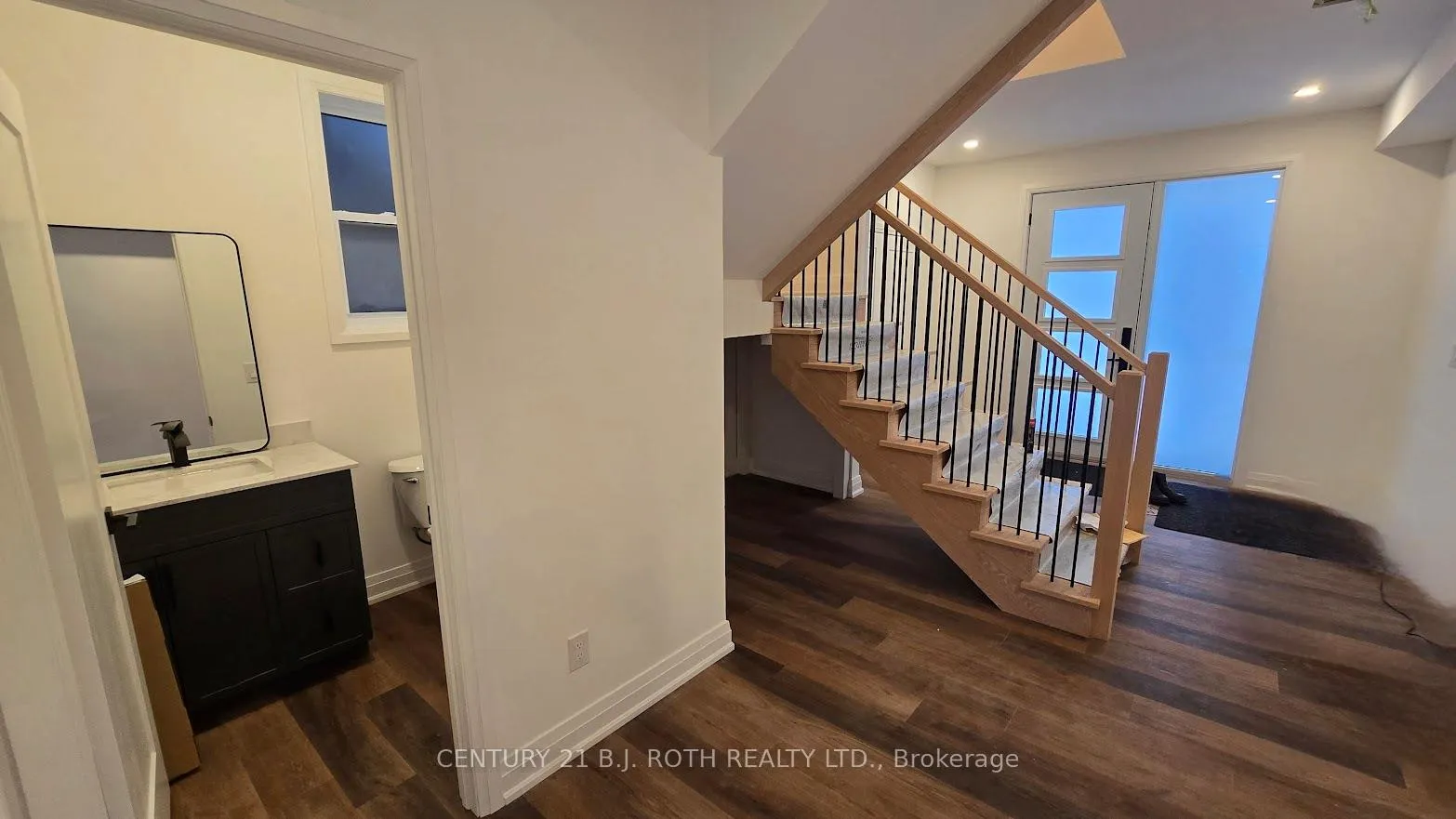 Photo 4 of Unit Upper, 44 Calverley Street, Orillia — HOMEH