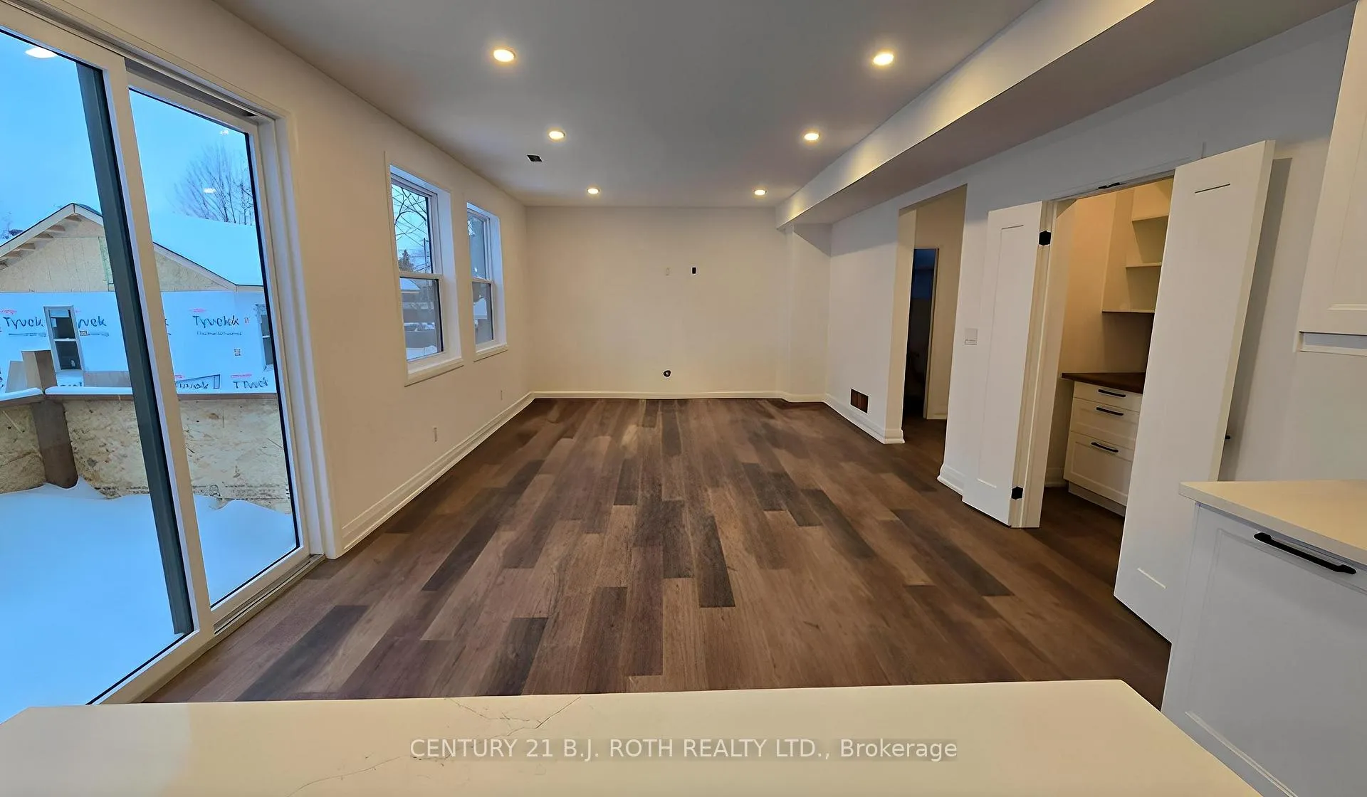 Photo 10 of Unit Upper, 44 Calverley Street, Orillia — HOMEH