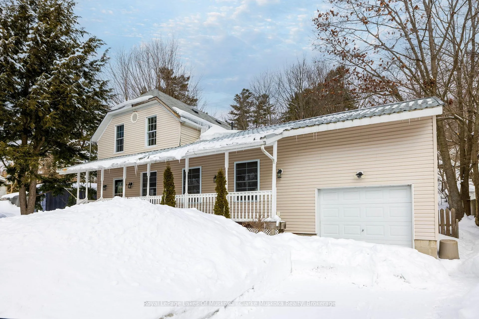 Photo 2 of 14 Glen Avenue, Parry Sound — HOMEH