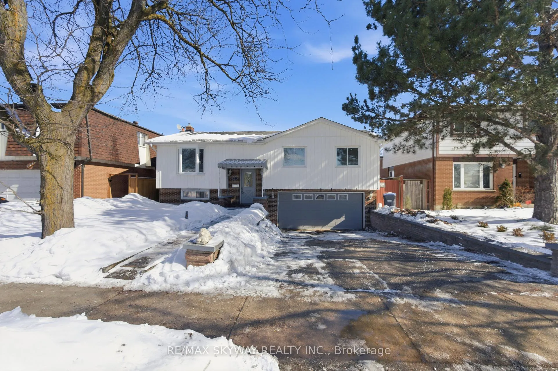 Front of 212 Rutherford Road N