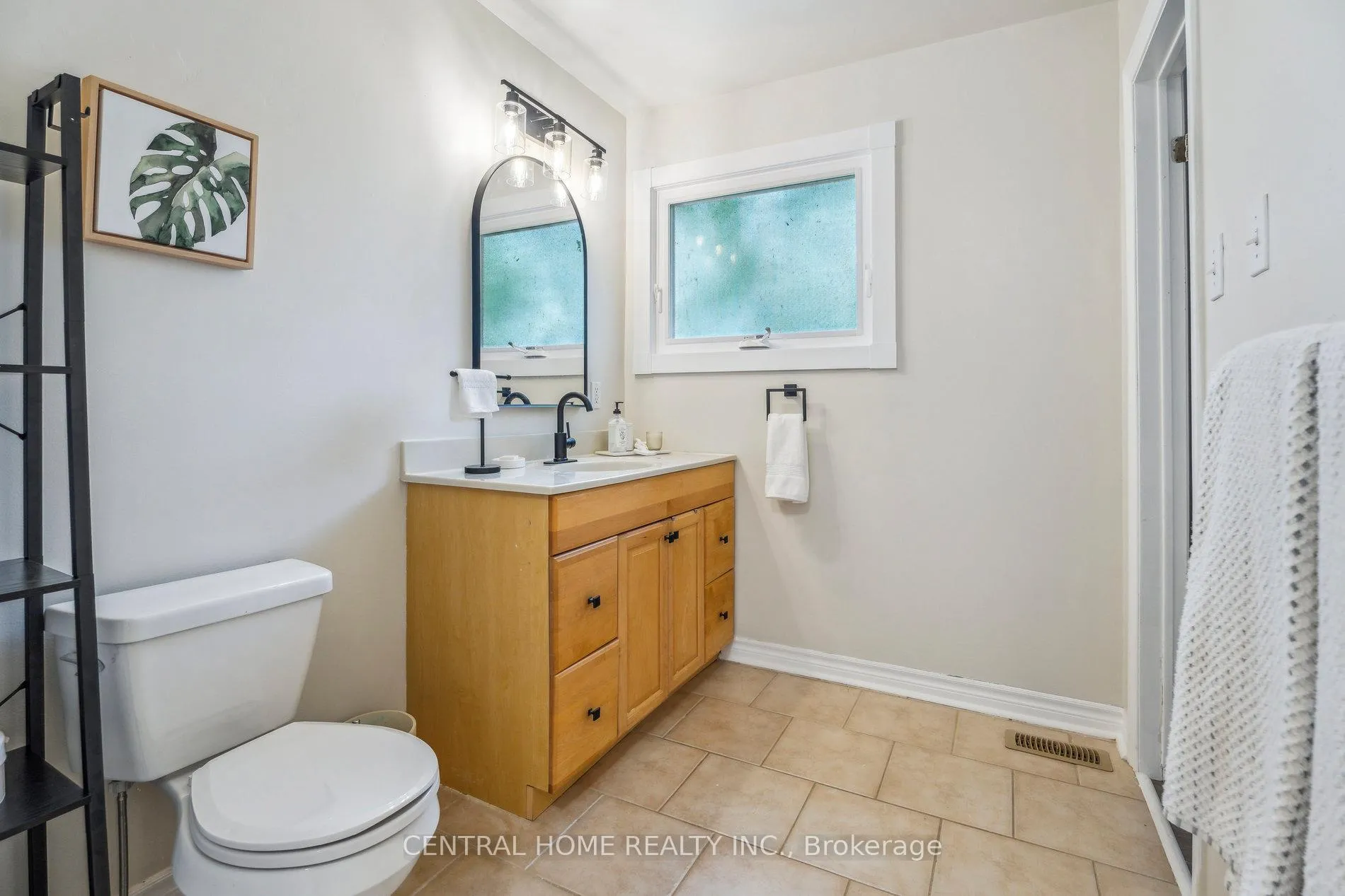 Photo 17 of 50 Metro Road S, Georgina, Keswick North — HOMEH