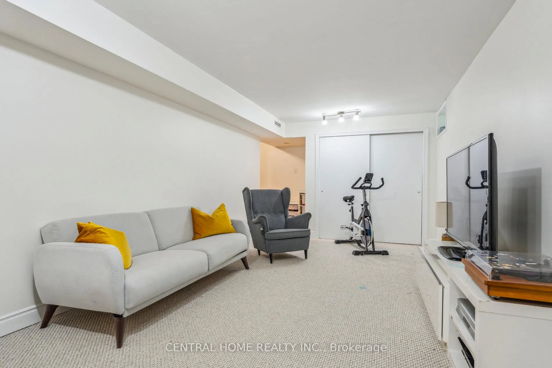 Photo 23 of 50 Metro Road S, Georgina, Keswick North — HOMEH