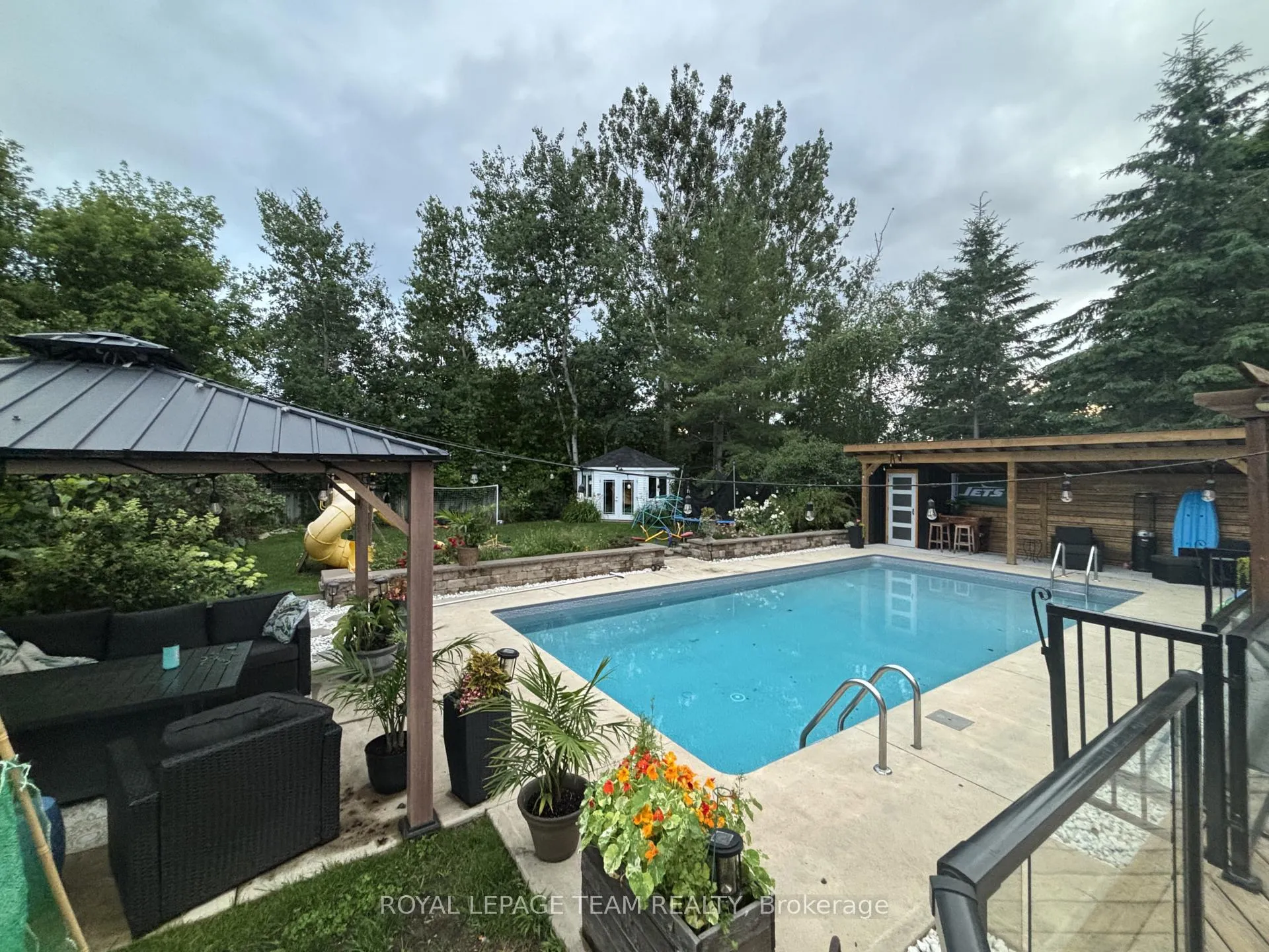 Photo 2 of 6 Stroughton Crescent, Ottawa, Munster — HOMEH