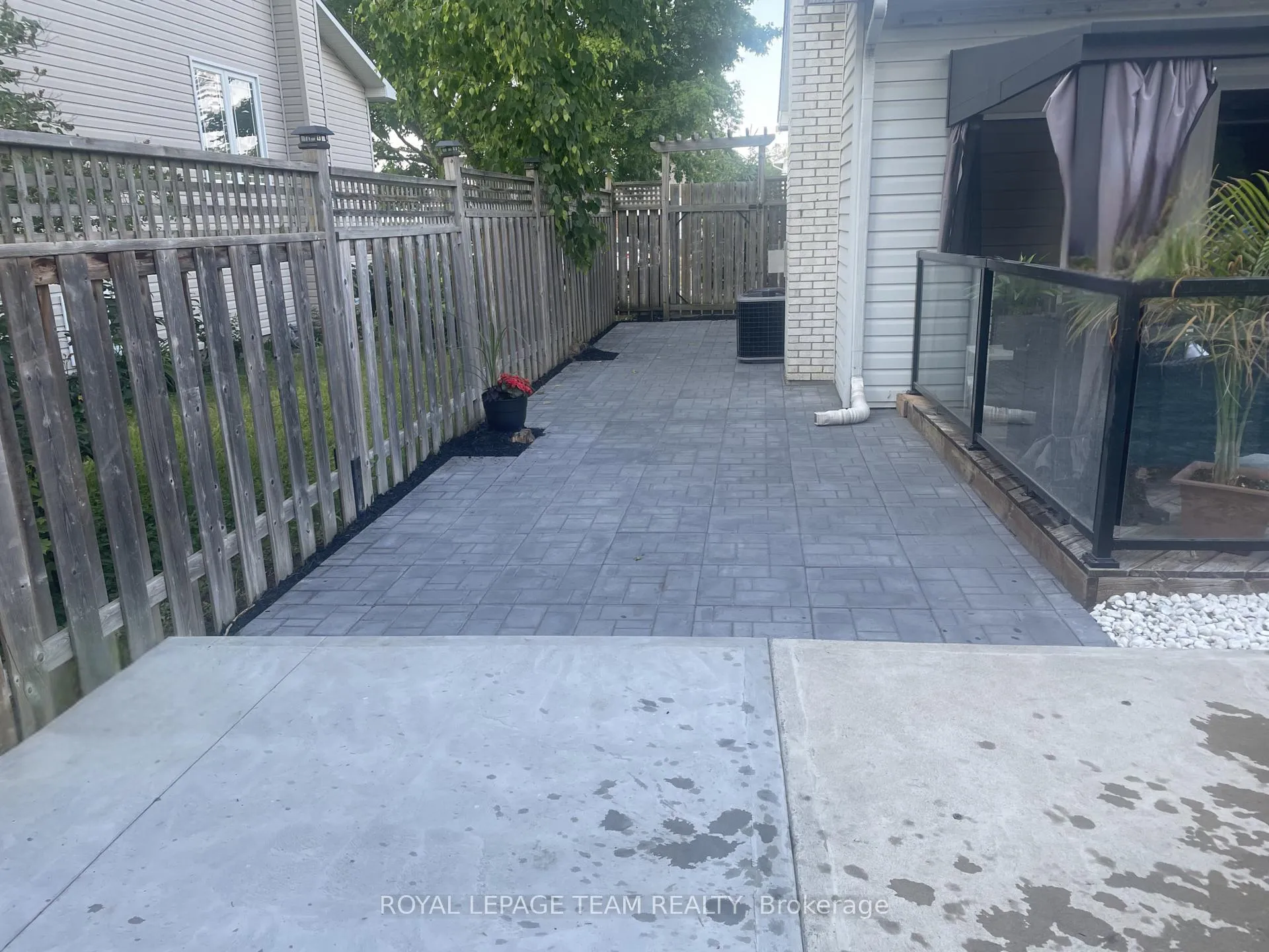 Photo 5 of 6 Stroughton Crescent, Ottawa, Munster — HOMEH