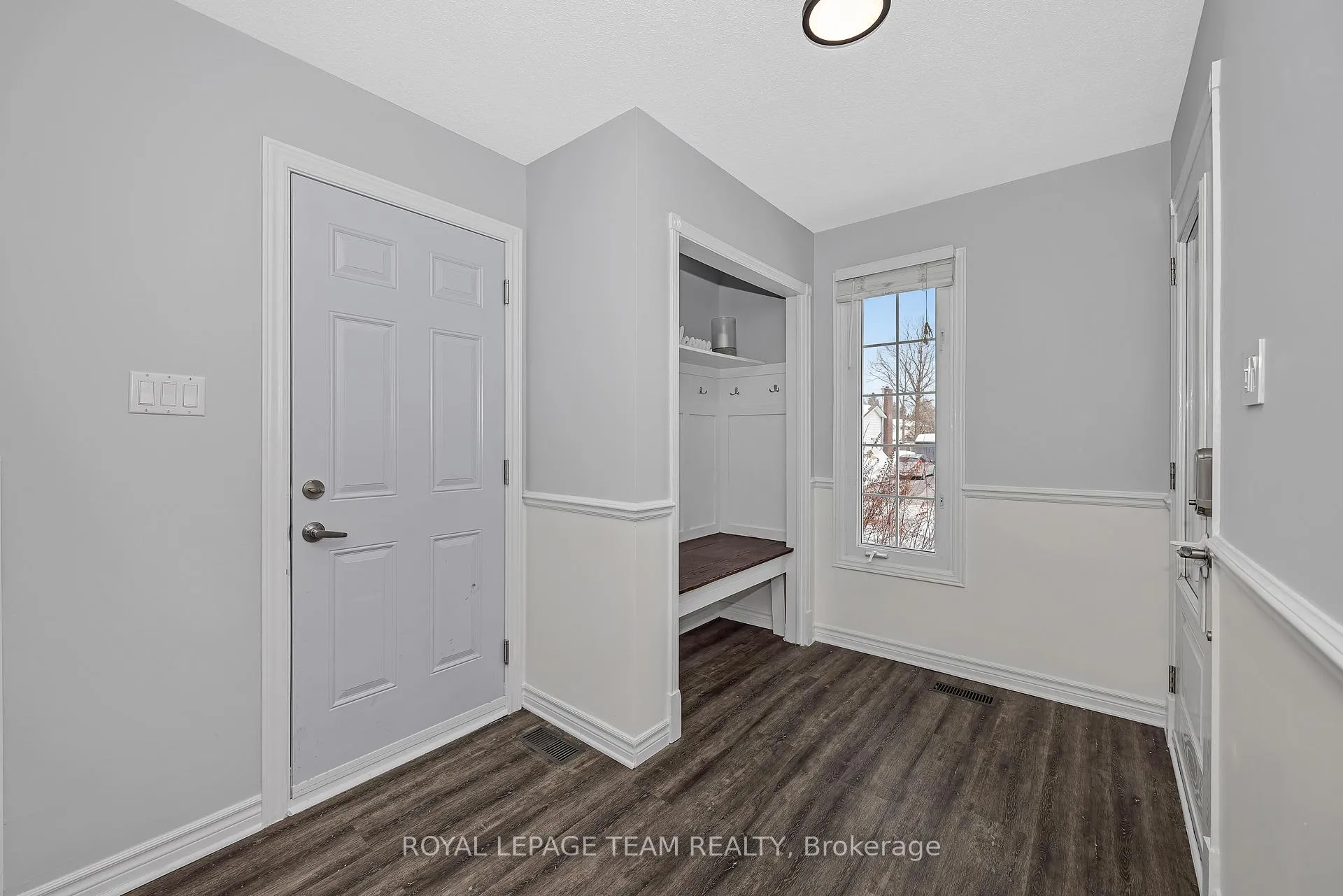 Photo 9 of 6 Stroughton Crescent, Ottawa, Munster — HOMEH
