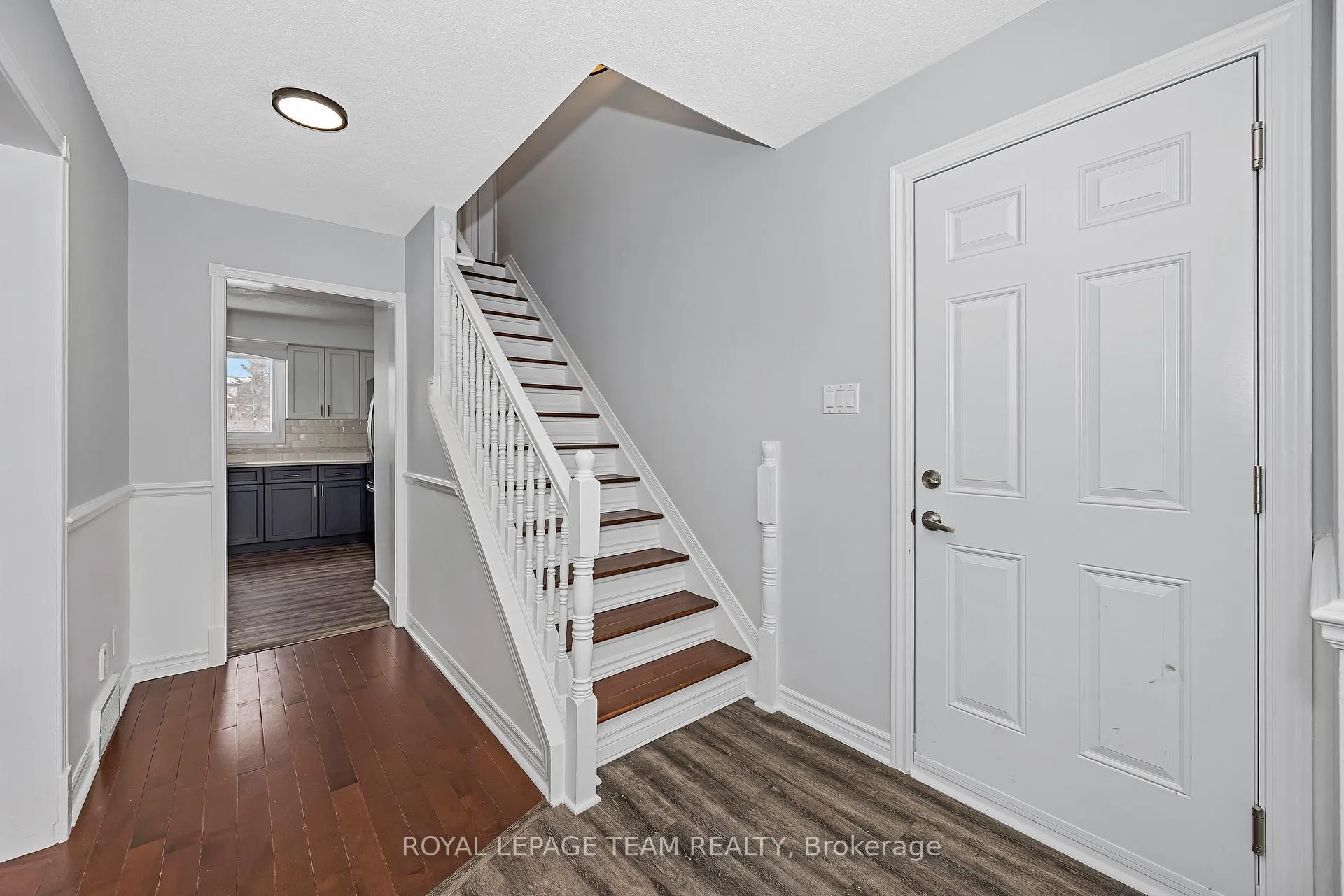 Photo 11 of 6 Stroughton Crescent, Ottawa, Munster — HOMEH