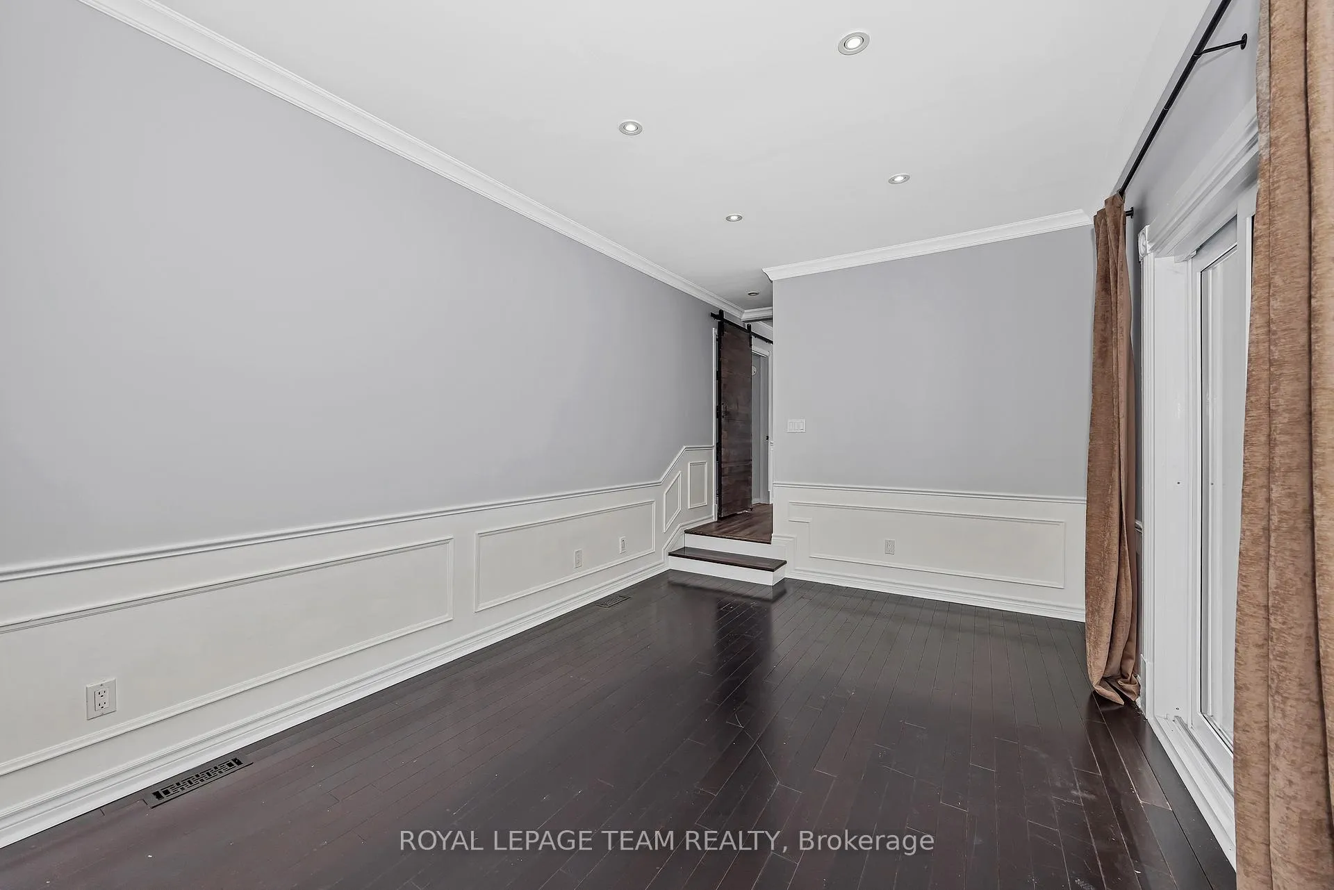 Photo 25 of 6 Stroughton Crescent, Ottawa, Munster — HOMEH