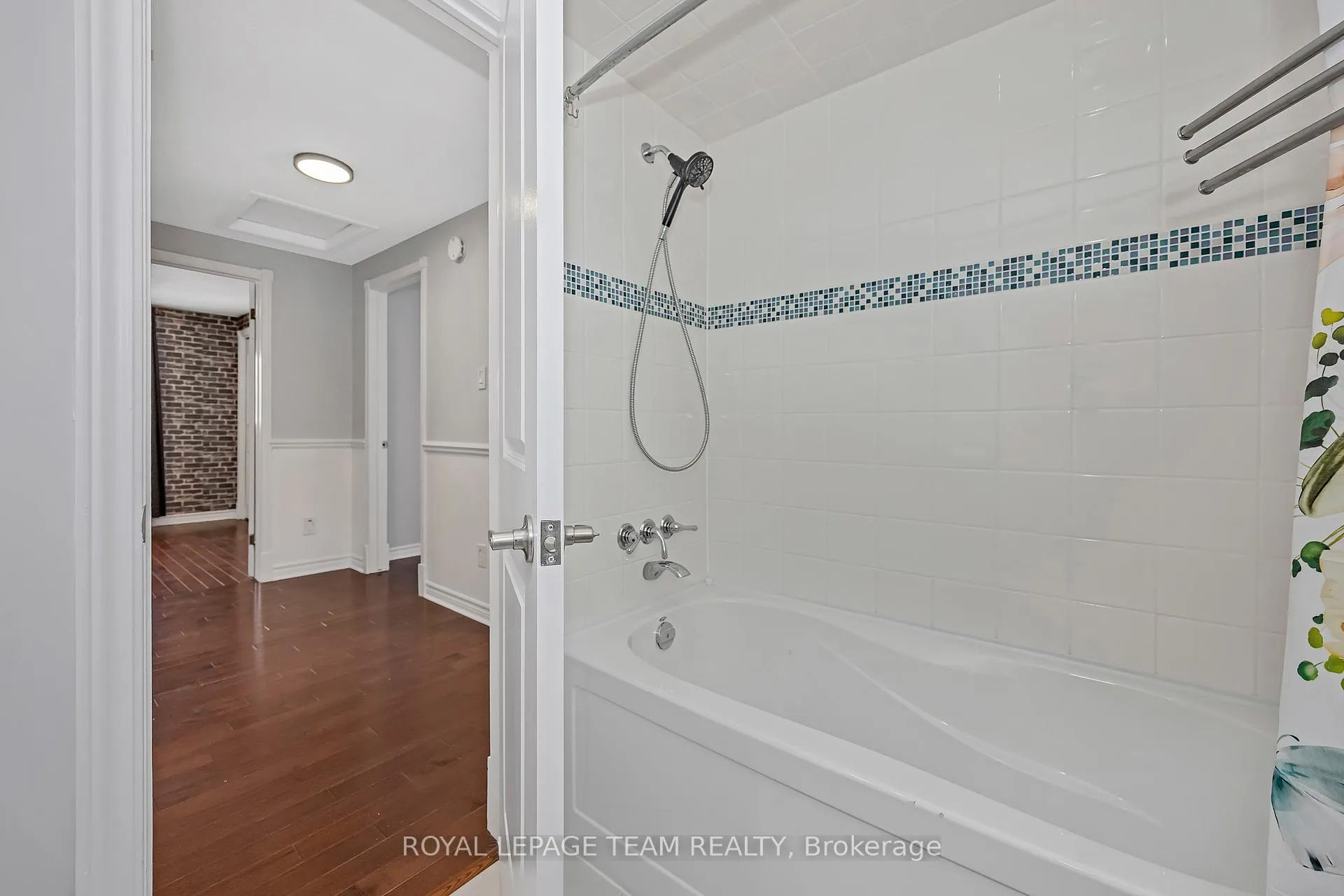 Photo 34 of 6 Stroughton Crescent, Ottawa, Munster — HOMEH