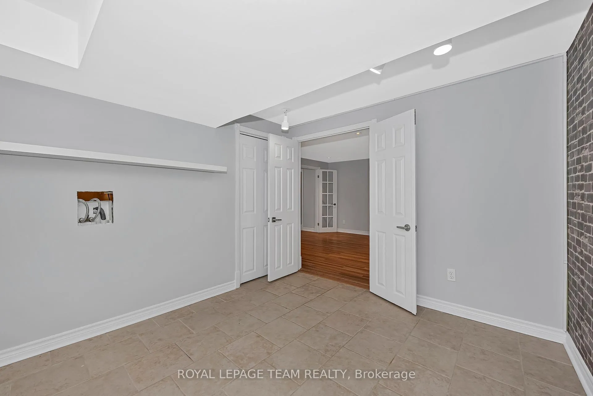 Photo 42 of 6 Stroughton Crescent, Ottawa, Munster — HOMEH