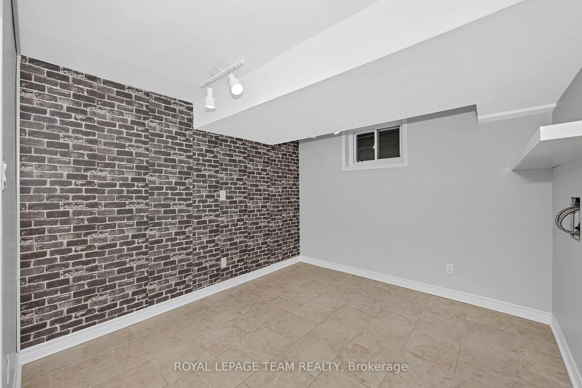 Photo 43 of 6 Stroughton Crescent, Ottawa, Munster — HOMEH
