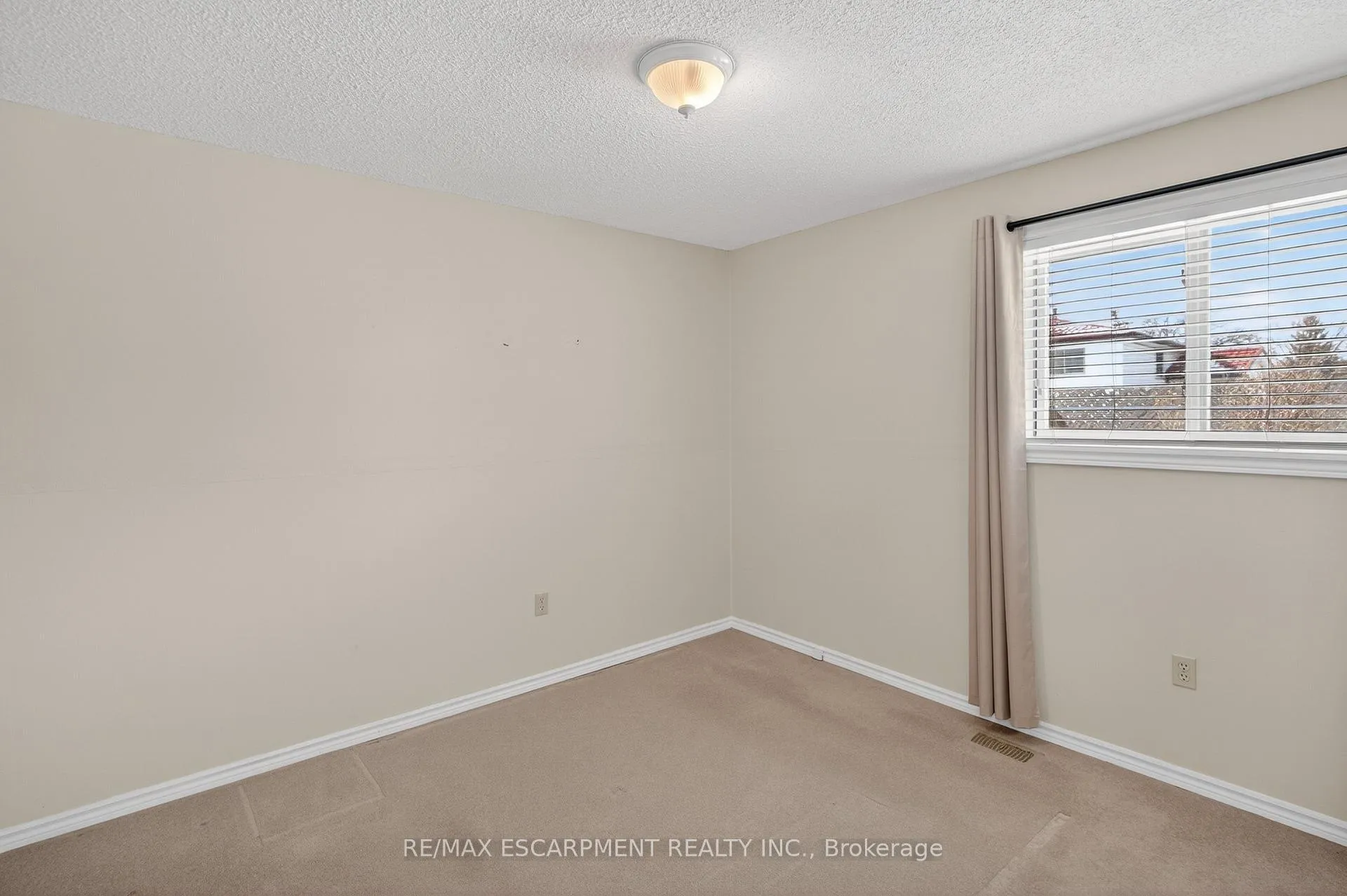 Photo 10 of 72 Boston Crescent, Hamilton, Berrisfield — HOMEH