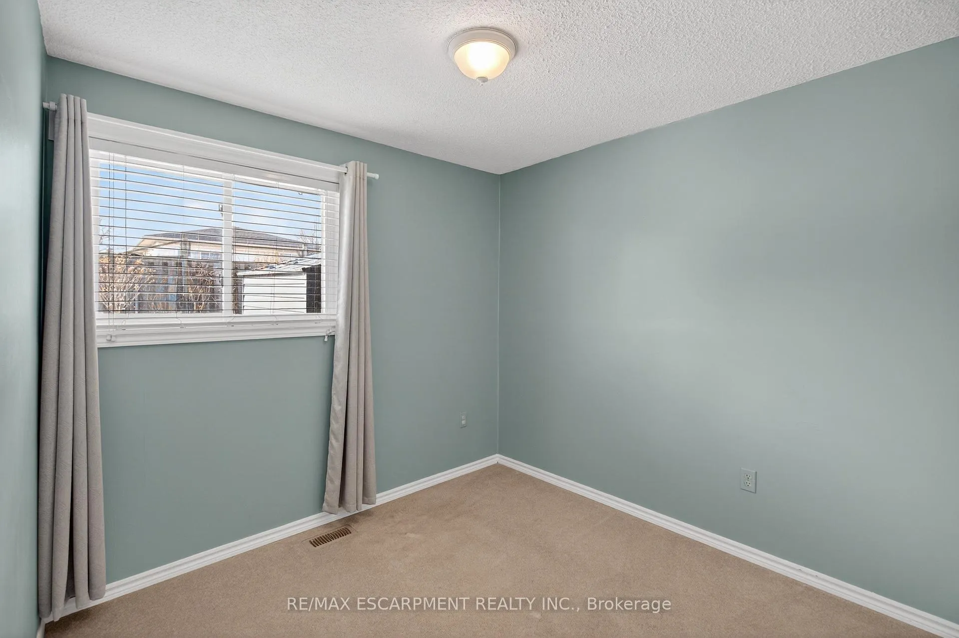 Photo 12 of 72 Boston Crescent, Hamilton, Berrisfield — HOMEH