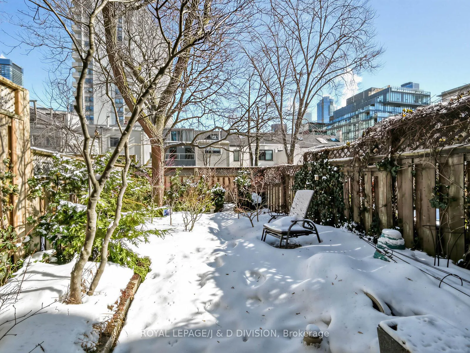 Photo 20 of 47 Soho Square, Toronto, Kensington-Chinatown — HOMEH