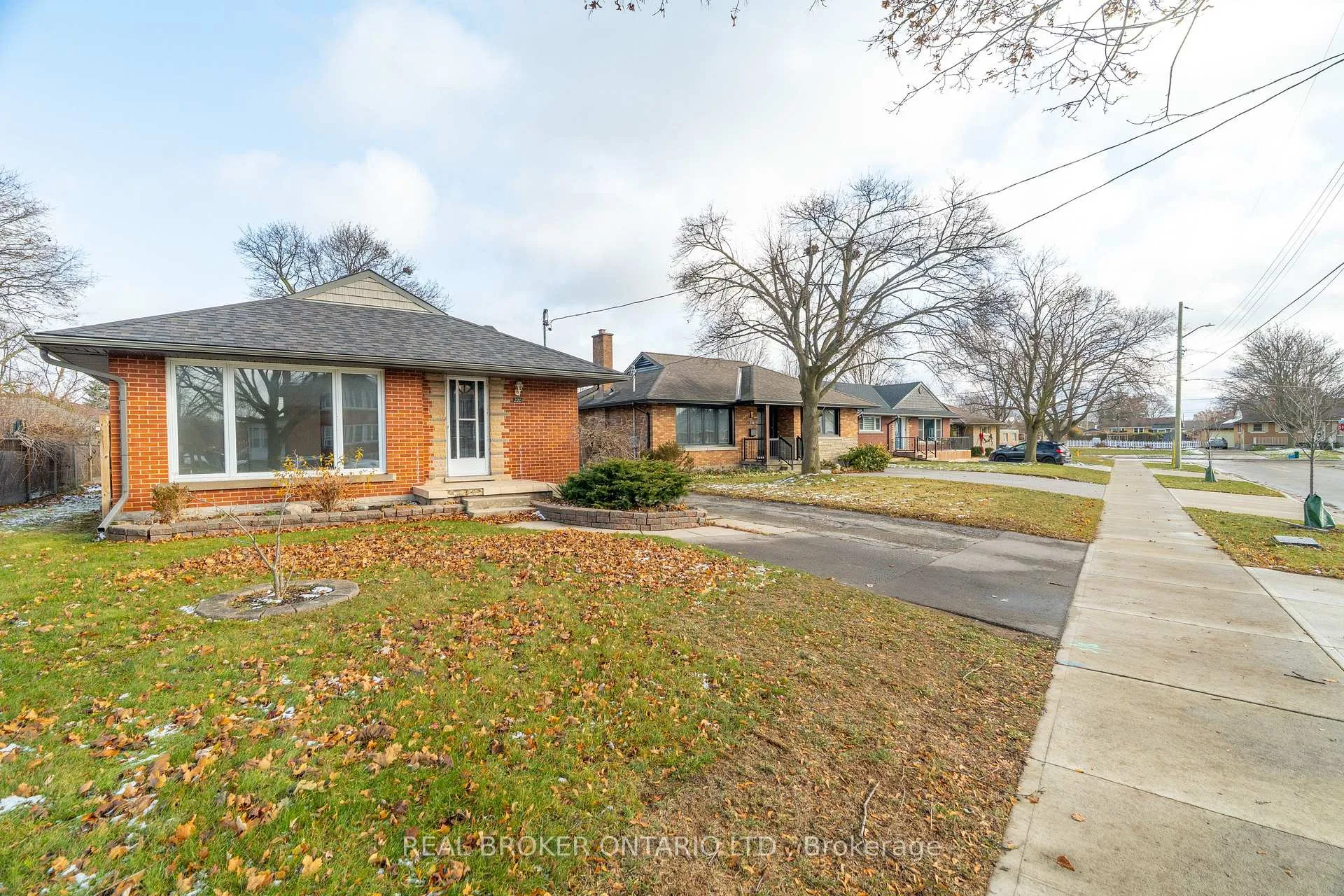 Photo 3 of 220 Bruce Street, Kitchener — HOMEH