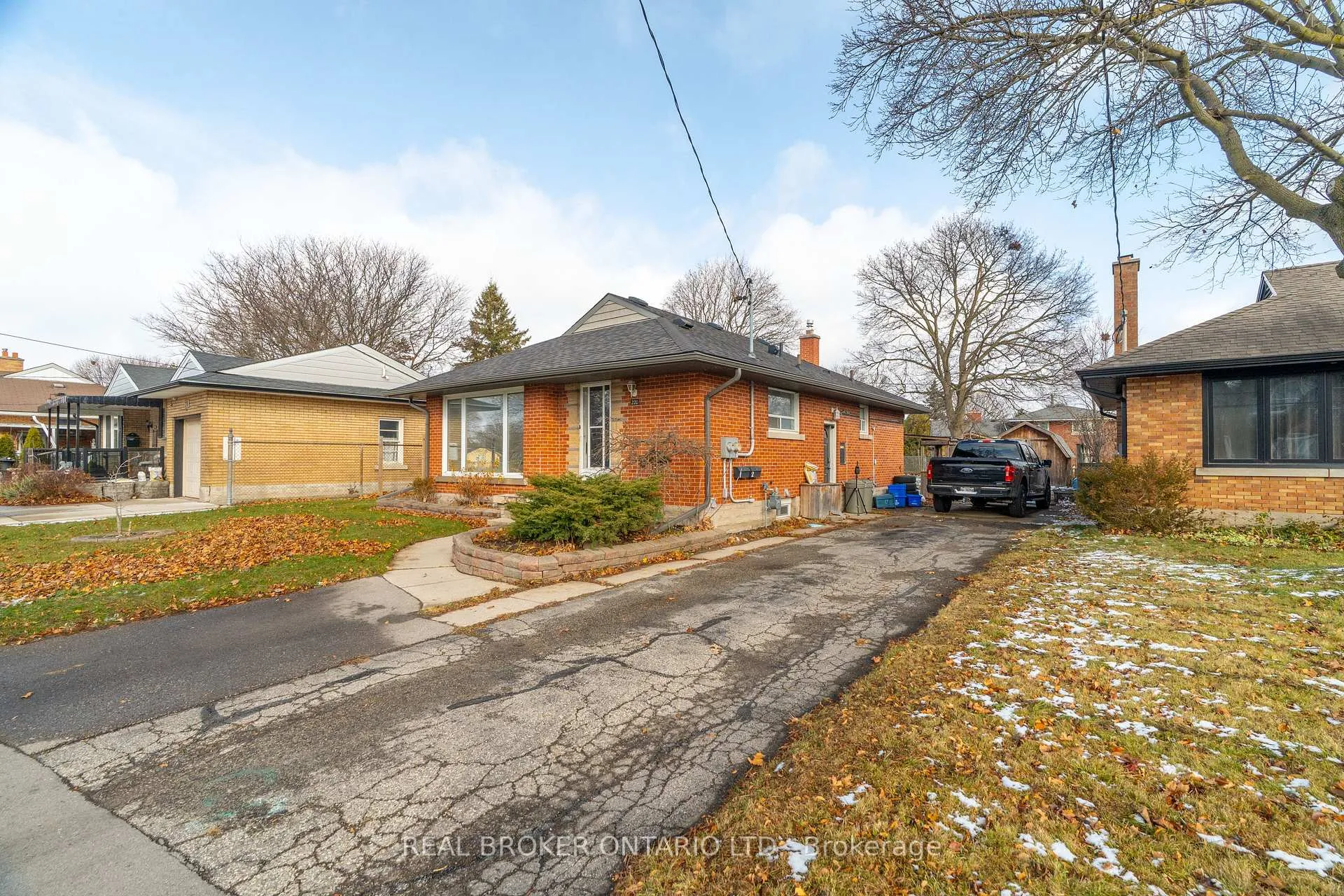 Photo 4 of 220 Bruce Street, Kitchener — HOMEH