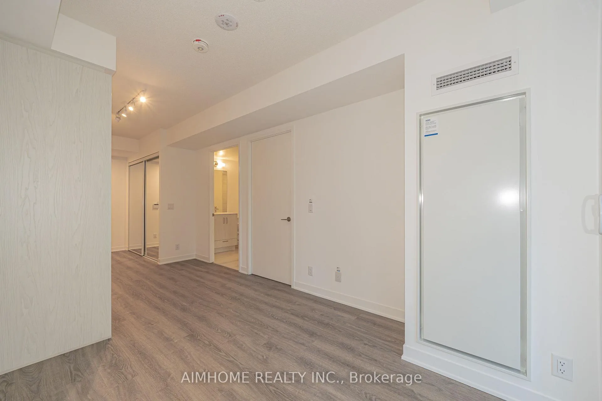 Photo 8 of Unit 718, 180 Front Street E, Toronto, Moss Park — HOMEH
