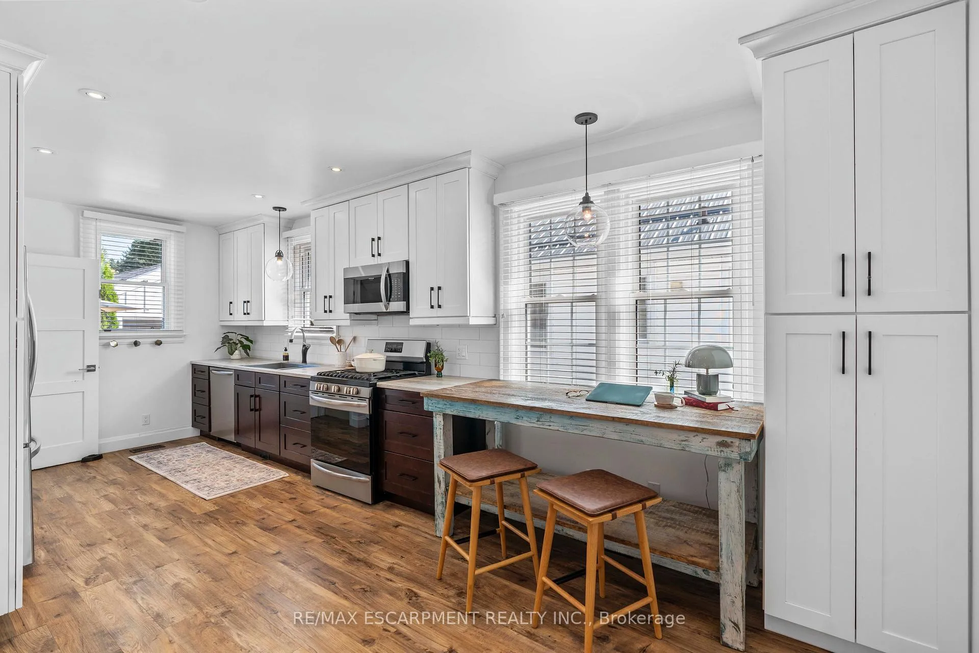 Photo 6 of 17 Davis Street W, Norfolk, Simcoe — HOMEH