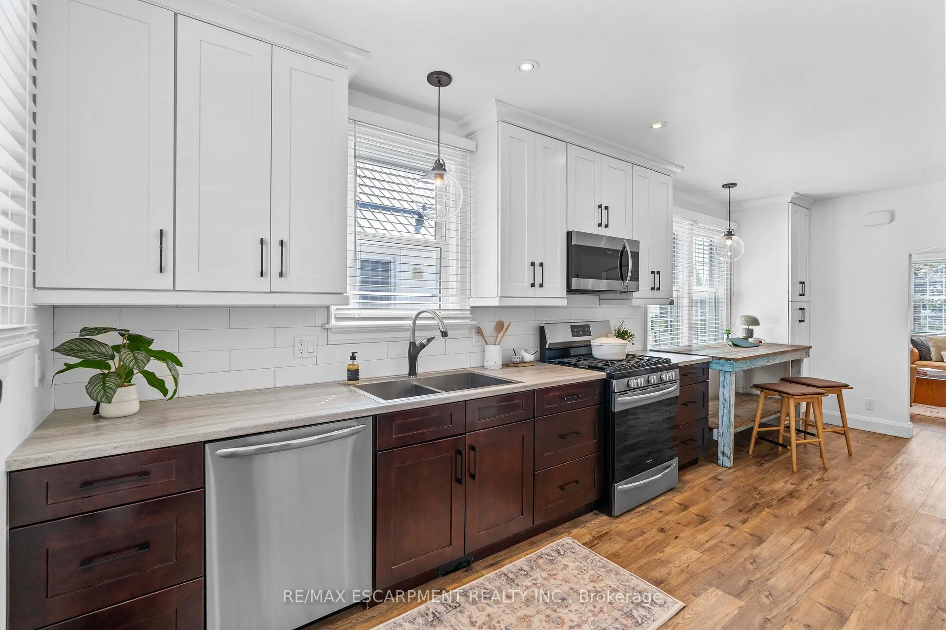 Photo 7 of 17 Davis Street W, Norfolk, Simcoe — HOMEH