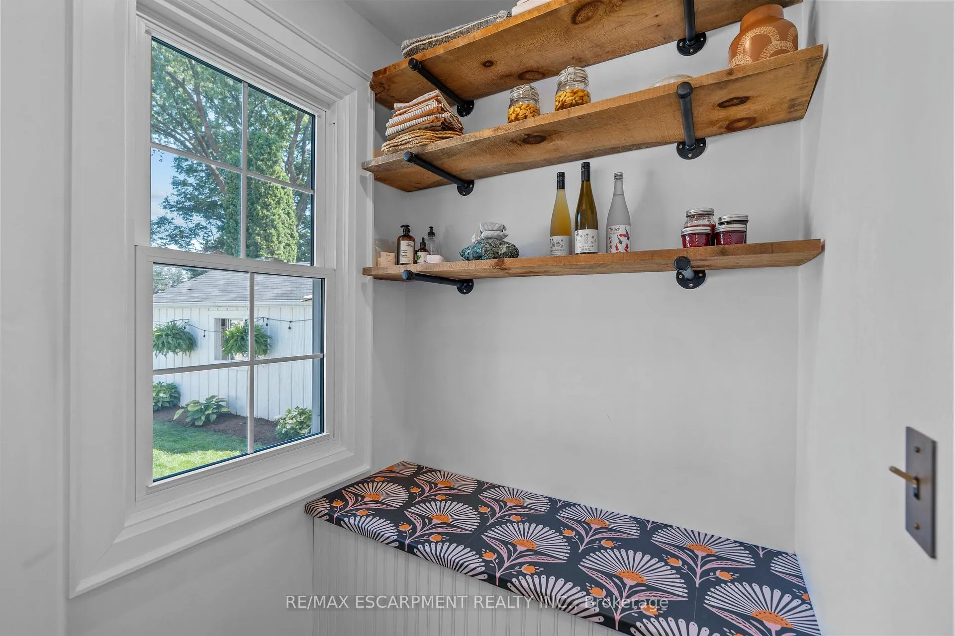 Photo 18 of 17 Davis Street W, Norfolk, Simcoe — HOMEH