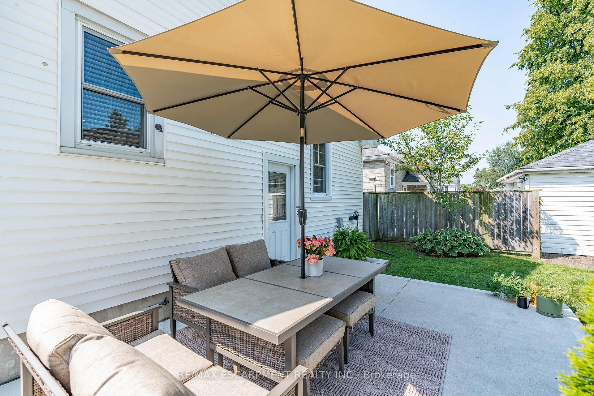 Photo 31 of 17 Davis Street W, Norfolk, Simcoe — HOMEH