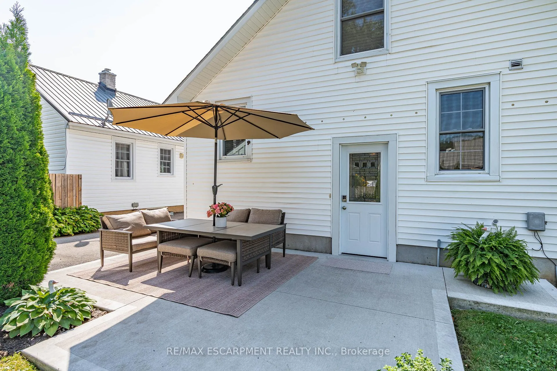 Photo 32 of 17 Davis Street W, Norfolk, Simcoe — HOMEH
