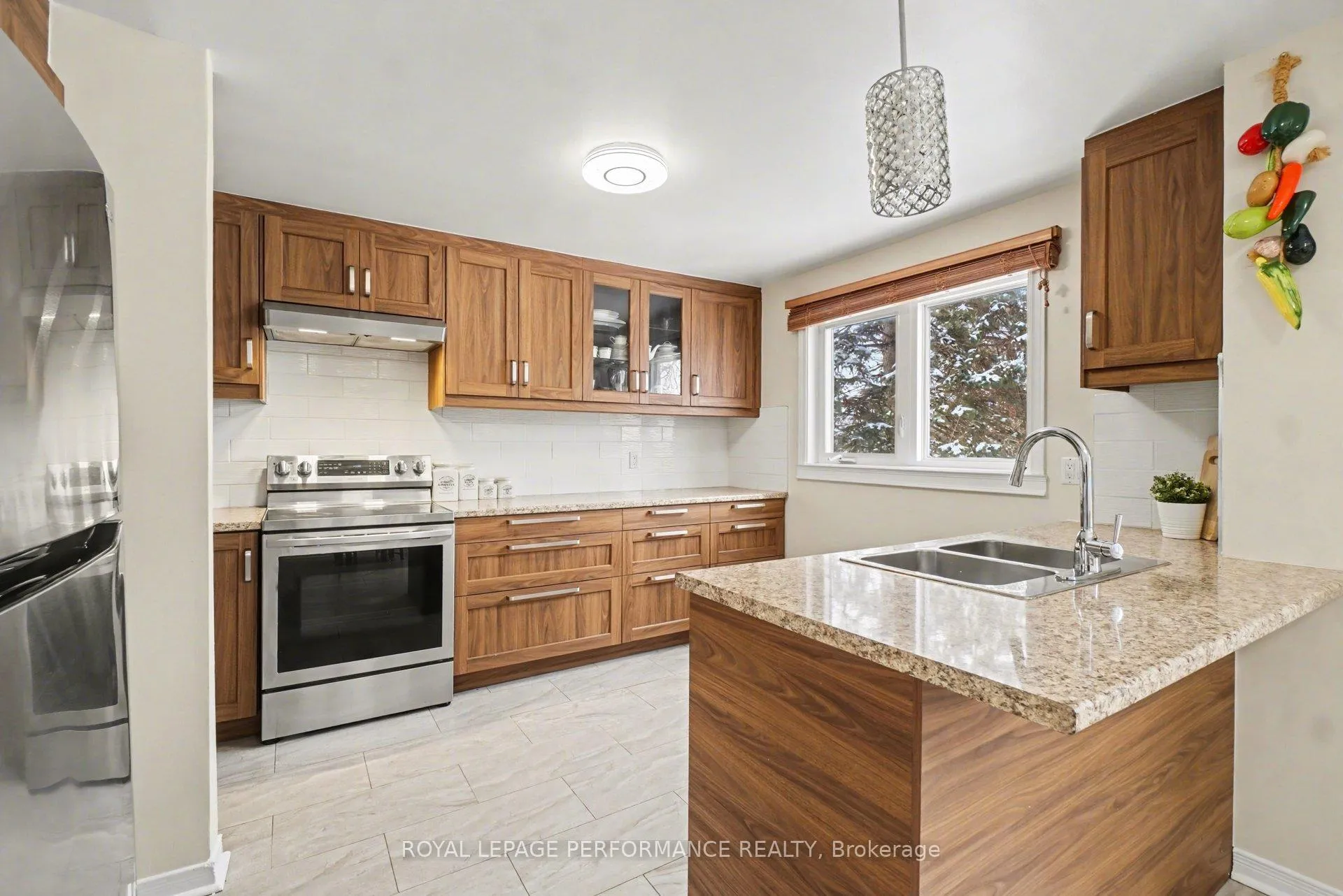 Photo 8 of 1931 Ashmont Street, Ottawa, Chapel Hill — HOMEH