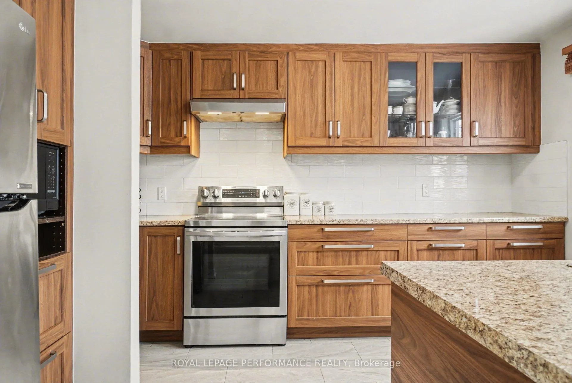 Photo 10 of 1931 Ashmont Street, Ottawa, Chapel Hill — HOMEH