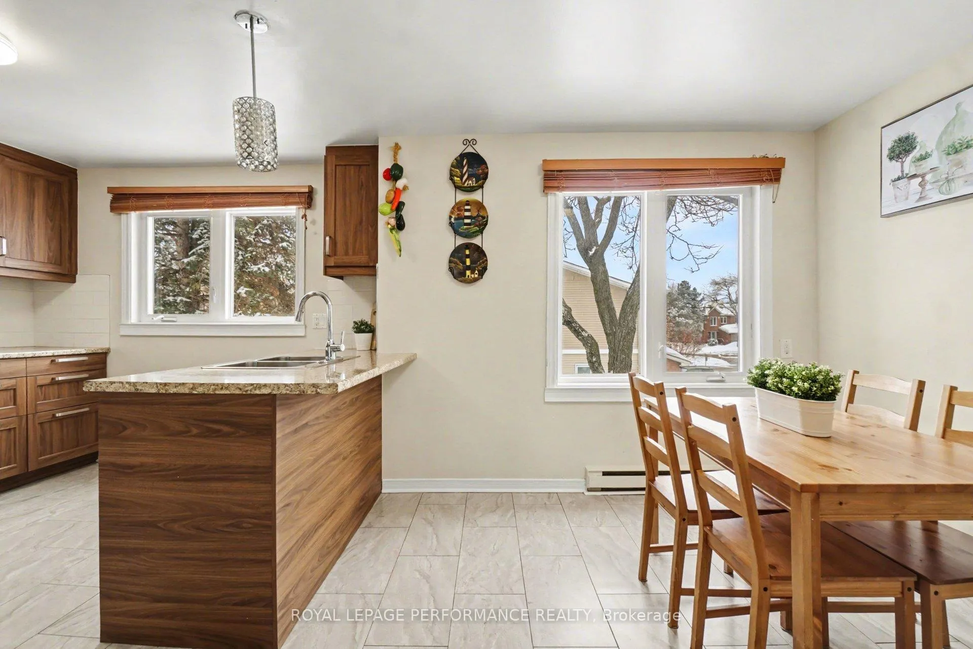 Photo 14 of 1931 Ashmont Street, Ottawa, Chapel Hill — HOMEH