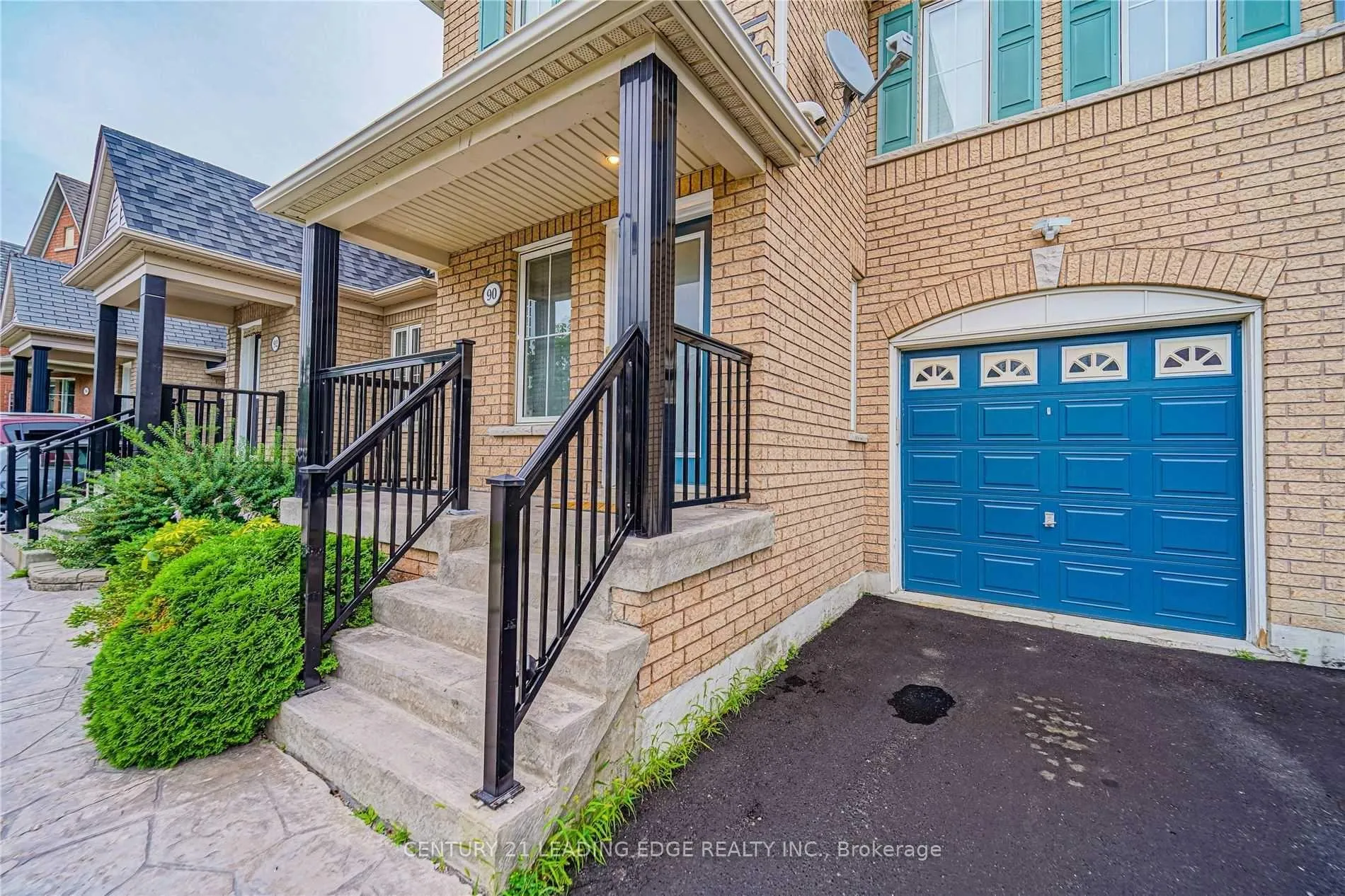 Photo 3 of 90 Carpendale Crescent, Ajax, Northeast Ajax — HOMEH