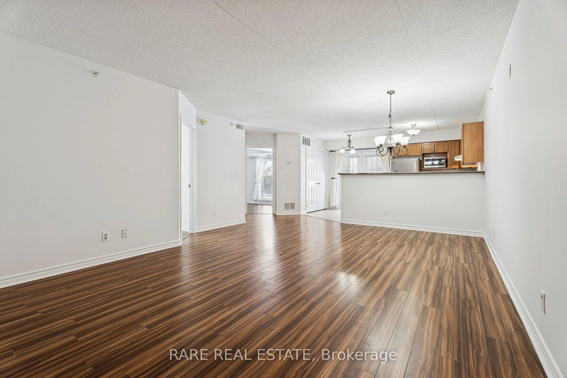 Photo 5 of Unit 101, 2075 Appleby Line, Burlington, Uptown — HOMEH