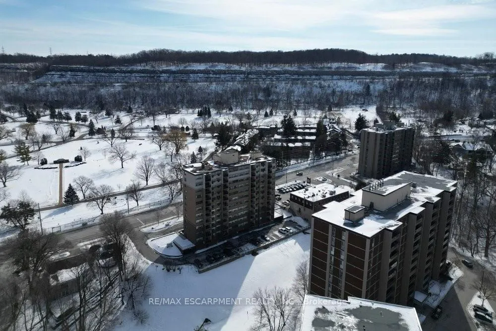 Photo 2 of Unit 906, 1950 Main Street W, Hamilton, Ainslie Wood — HOMEH