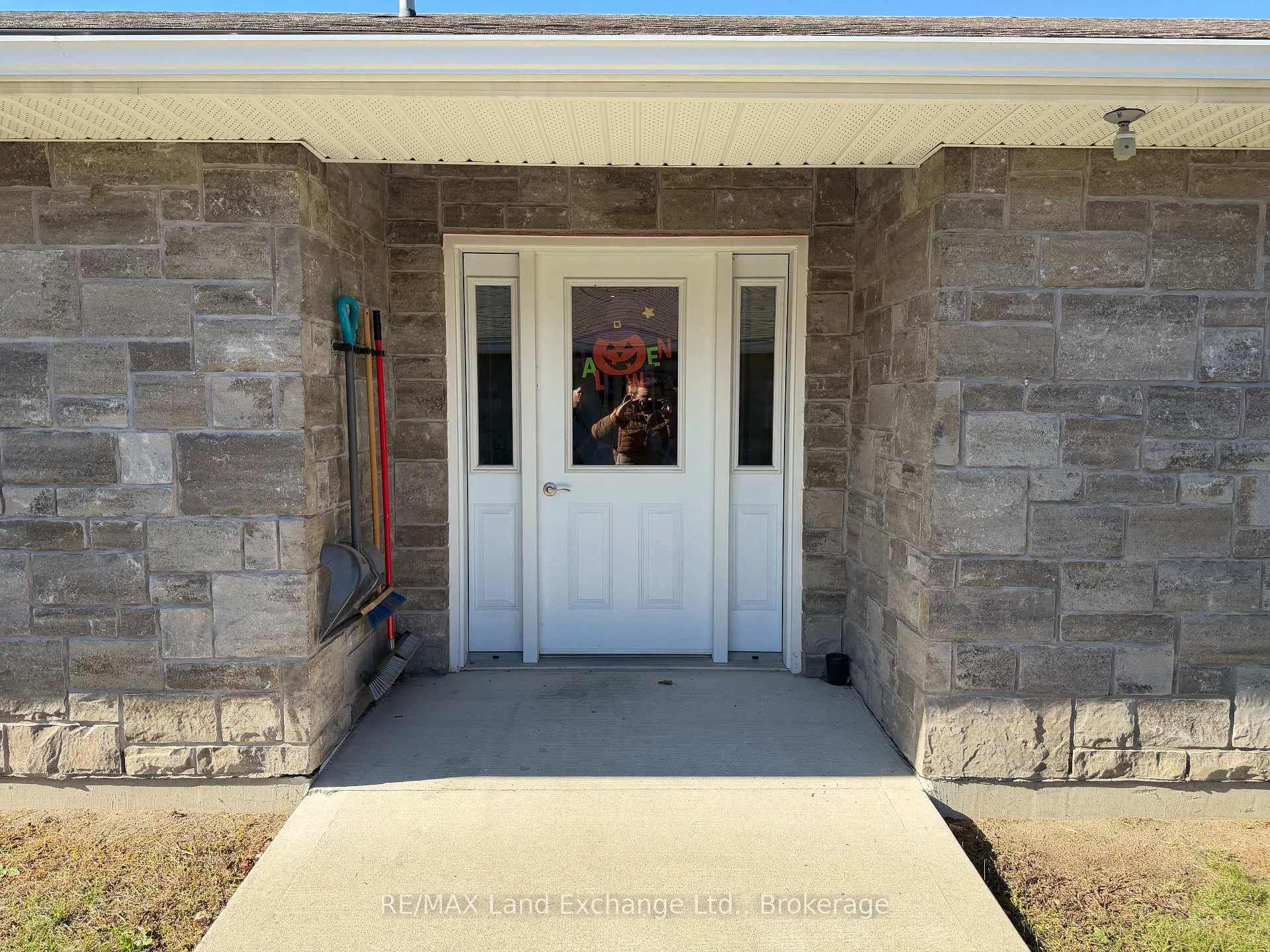 Photo 5 of 20 Stanley Street, Kincardine — HOMEH