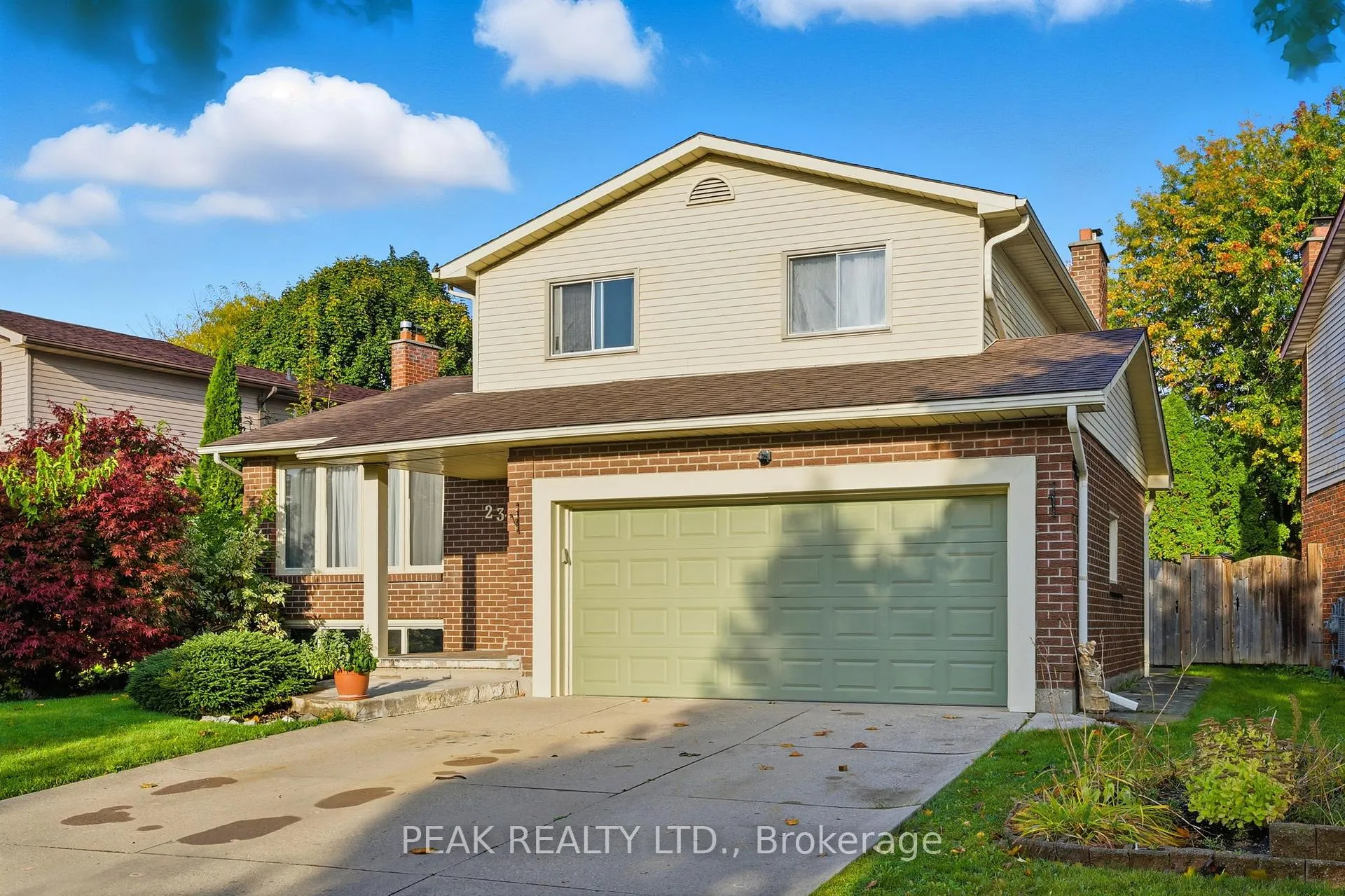 Photo 1 of 23 Vance Crescent, Hamilton, Waterdown — HOMEH