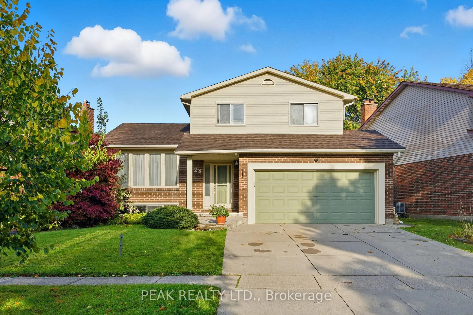 Photo 2 of 23 Vance Crescent, Hamilton, Waterdown — HOMEH