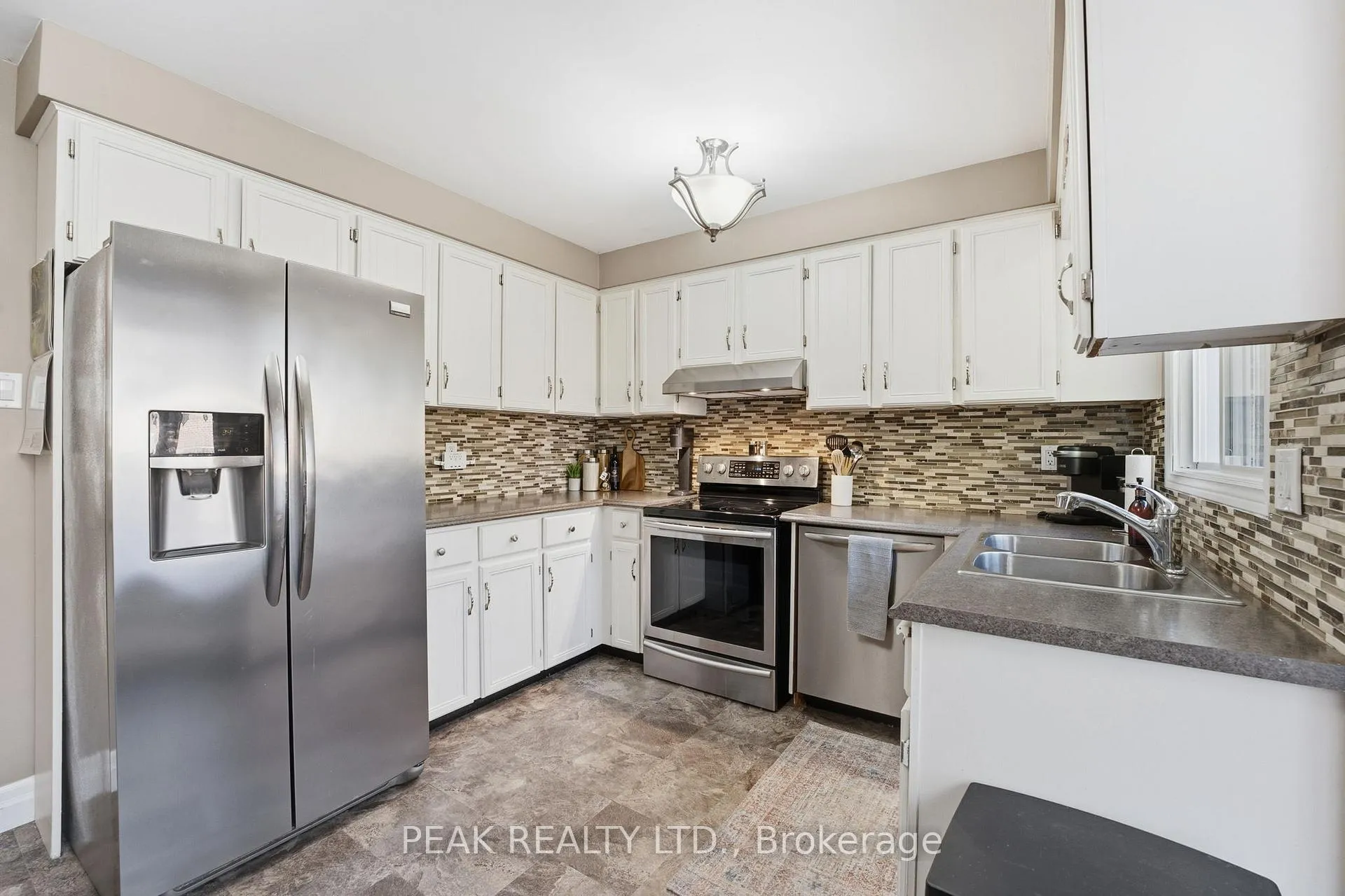 Photo 8 of 23 Vance Crescent, Hamilton, Waterdown — HOMEH