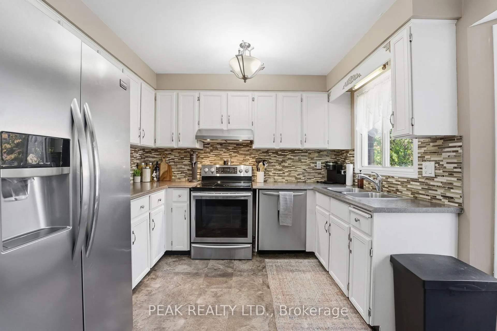 Photo 9 of 23 Vance Crescent, Hamilton, Waterdown — HOMEH