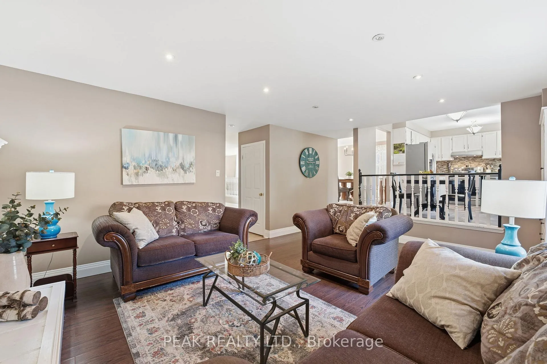 Photo 14 of 23 Vance Crescent, Hamilton, Waterdown — HOMEH