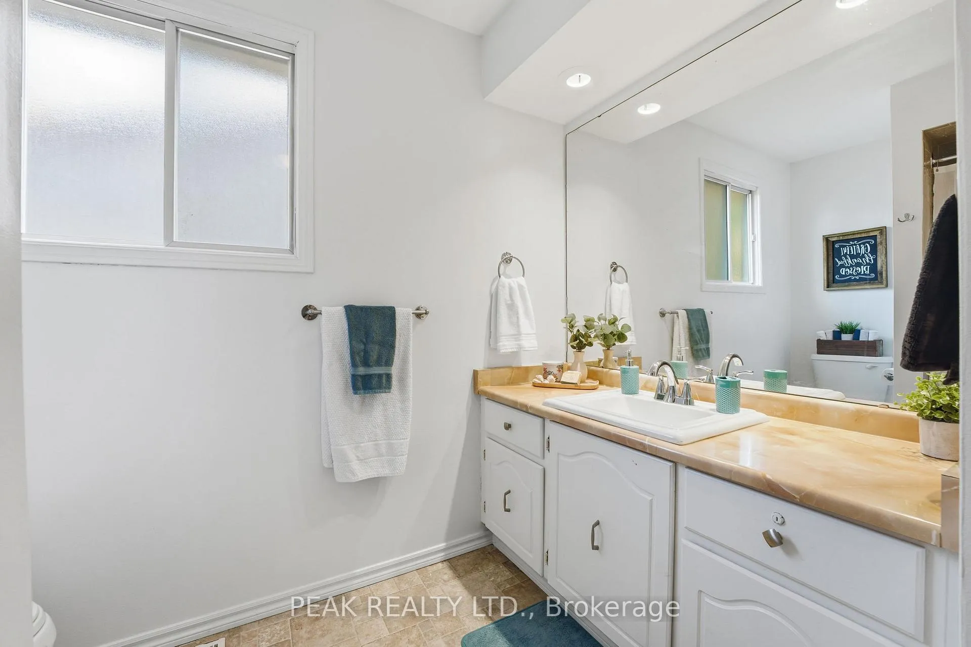 Photo 21 of 23 Vance Crescent, Hamilton, Waterdown — HOMEH