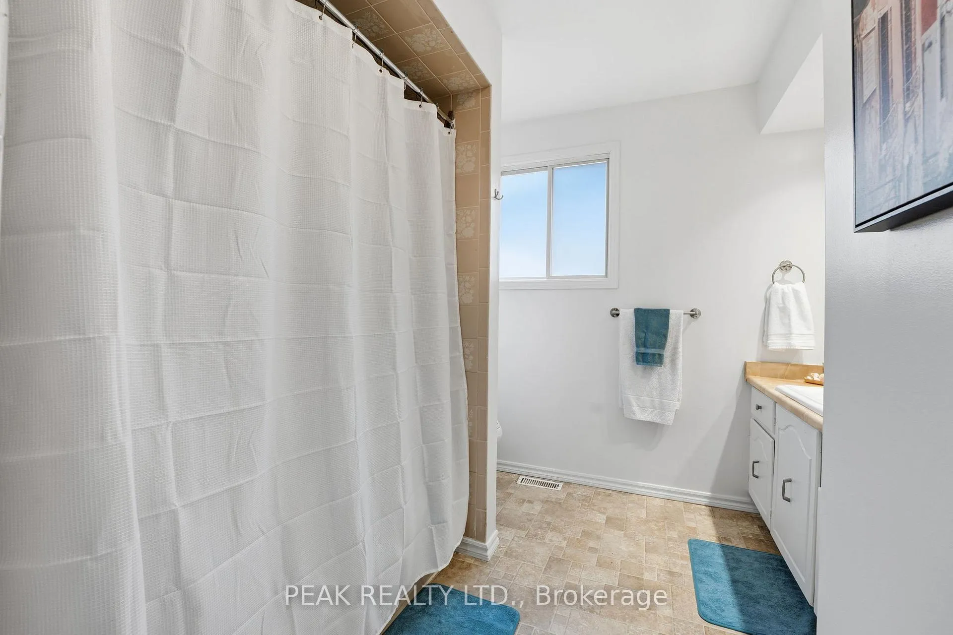Photo 22 of 23 Vance Crescent, Hamilton, Waterdown — HOMEH