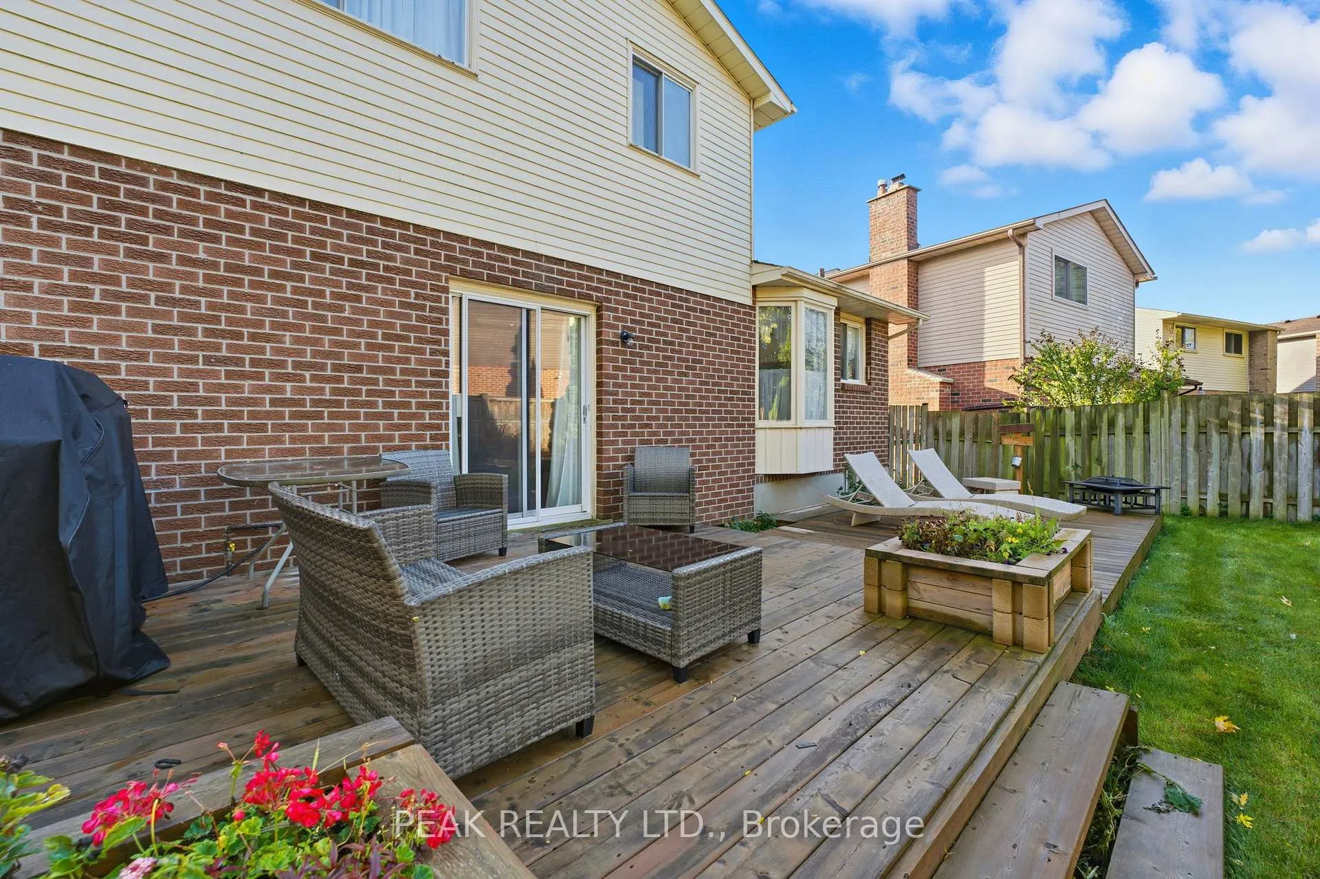 Photo 27 of 23 Vance Crescent, Hamilton, Waterdown — HOMEH