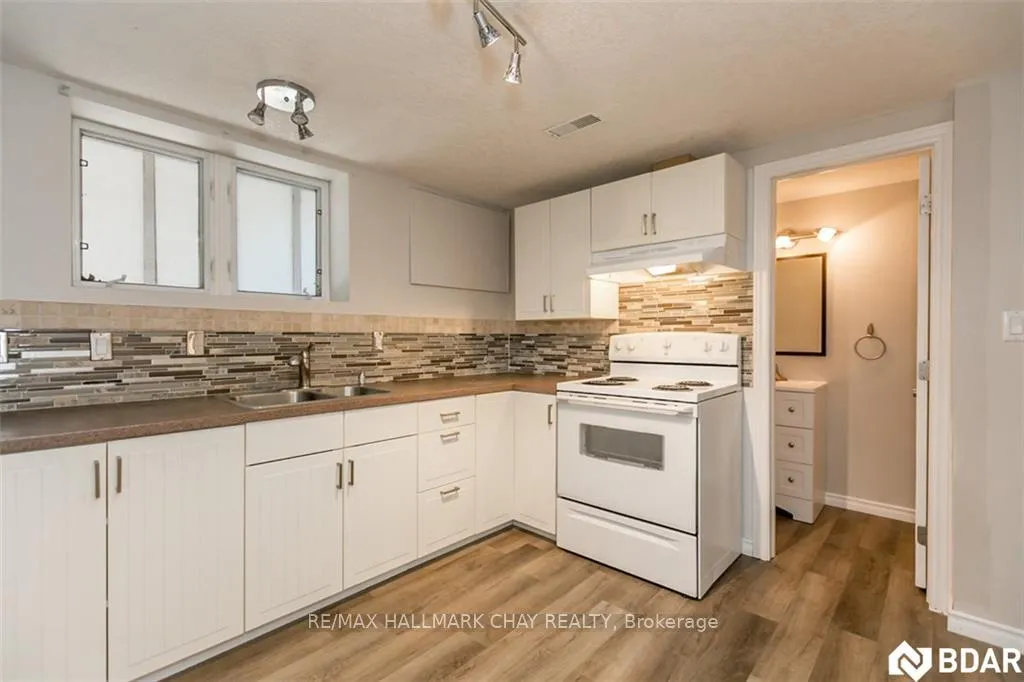 Photo 3 of Unit B, 522 William Street, Midland — HOMEH