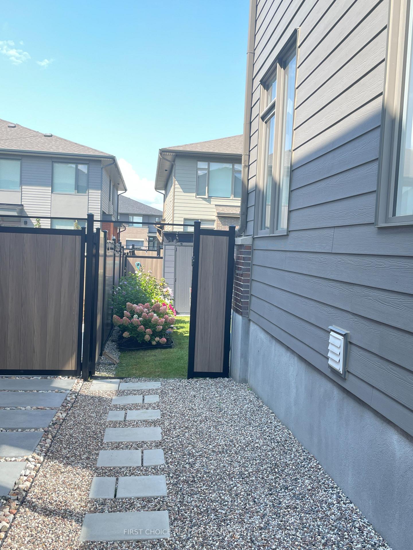 Photo 3 of 307 Wigwas Street, Ottawa, CFB Rockcliffe and Area — HOMEH