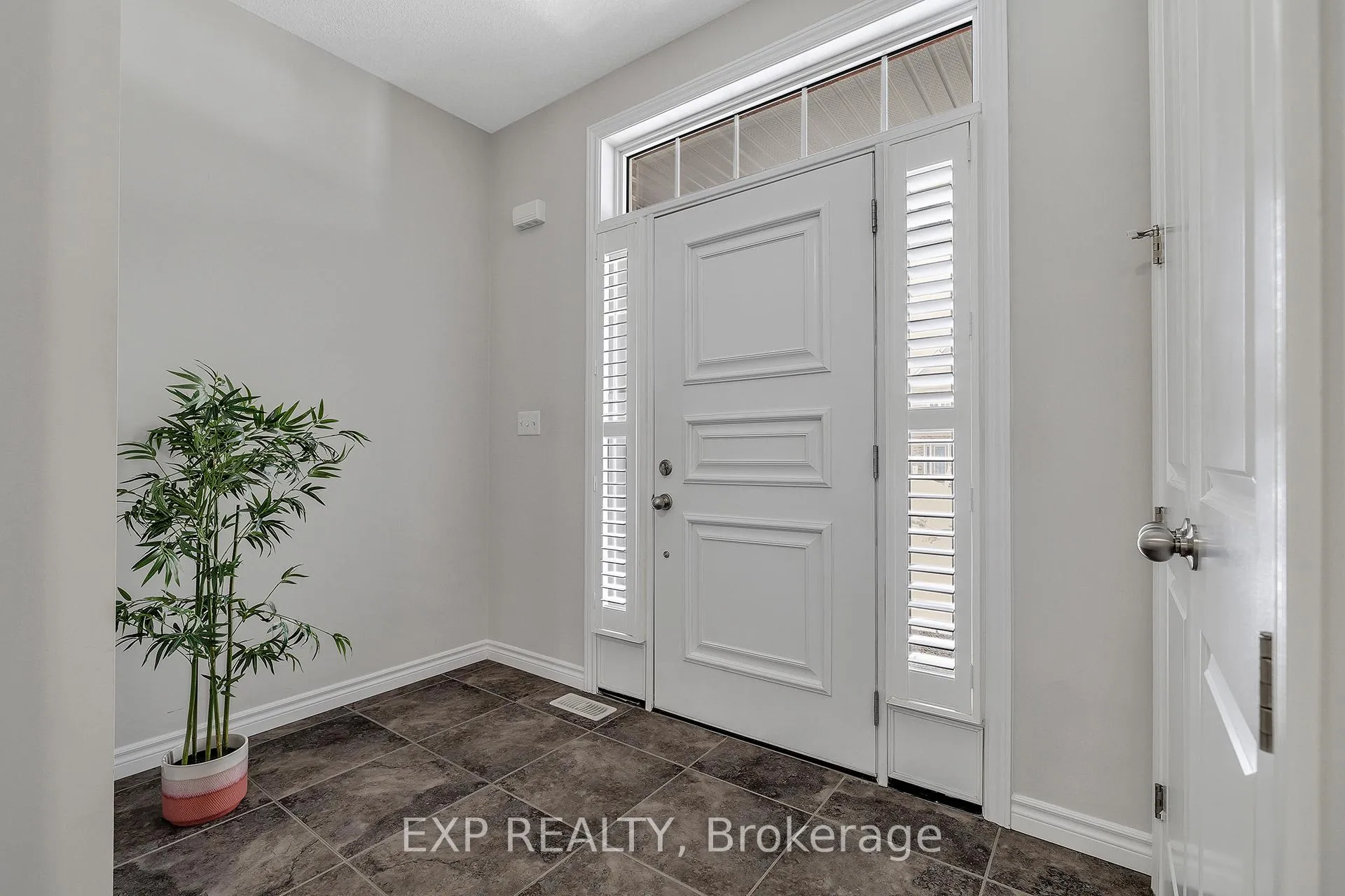 Photo 4 of 297 Thomas Slee Drive, Kitchener — HOMEH