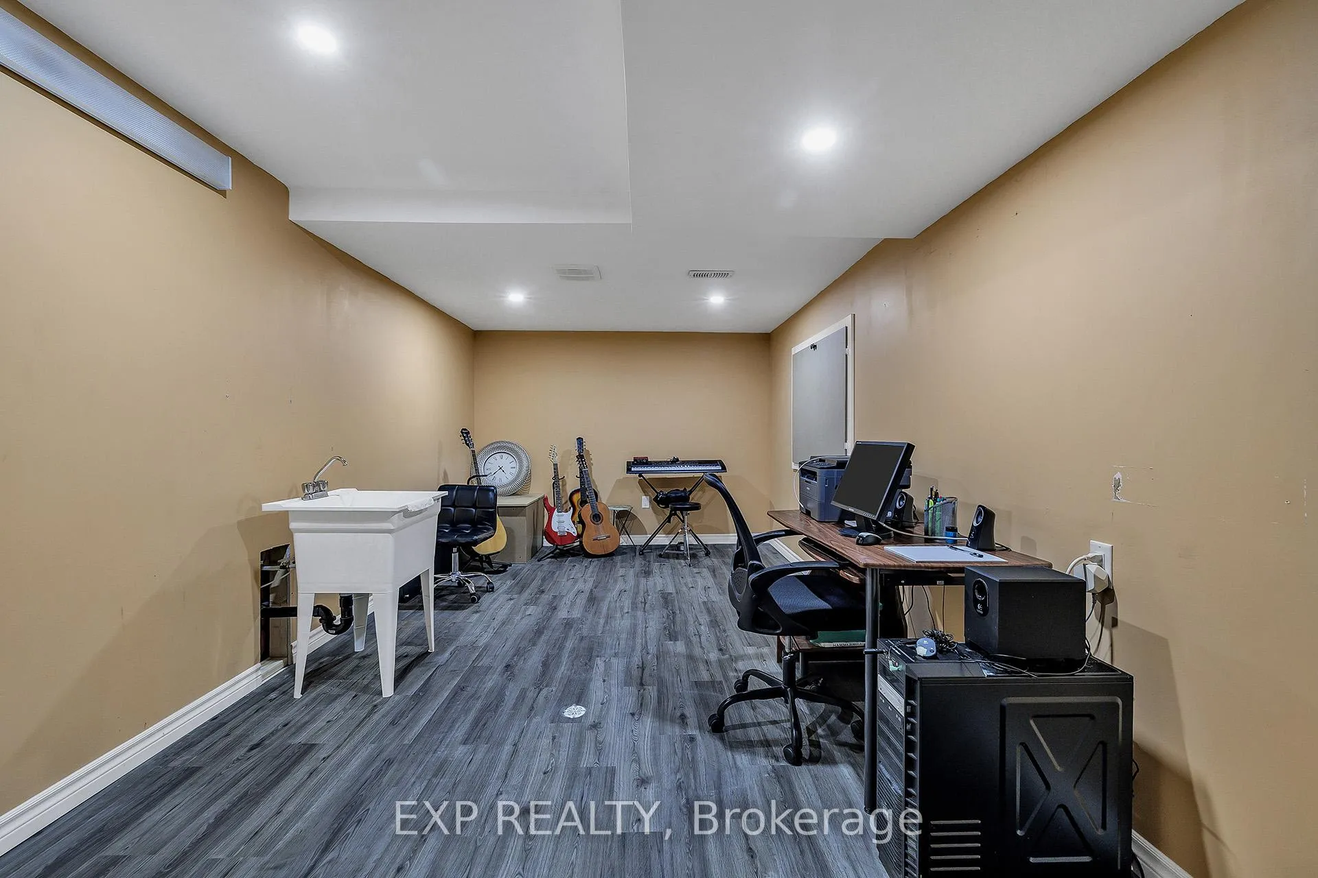 Photo 35 of 297 Thomas Slee Drive, Kitchener — HOMEH