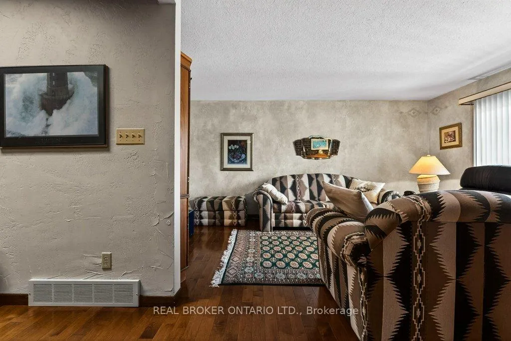 Photo 6 of 7 The Pinery, St. Catharines, Vine/Linwell — HOMEH