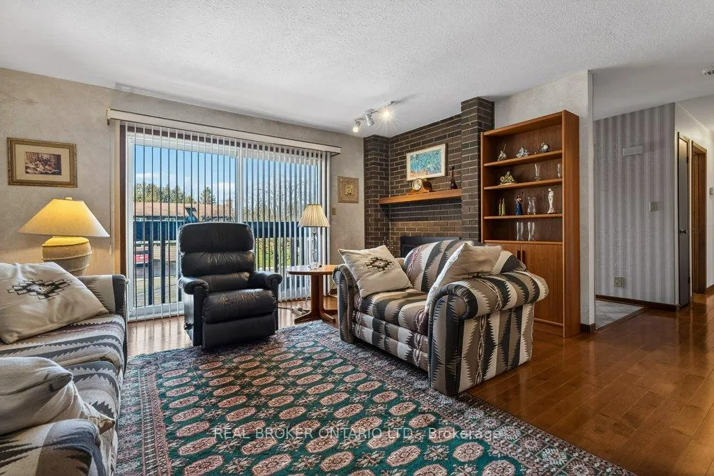 Photo 8 of 7 The Pinery, St. Catharines, Vine/Linwell — HOMEH