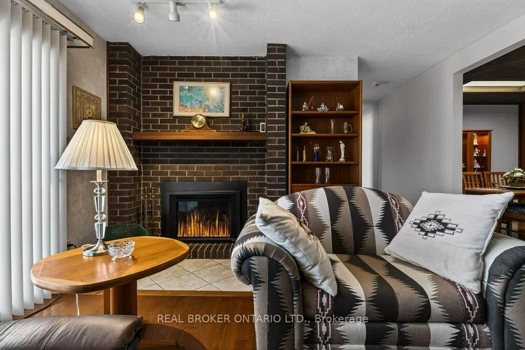 Photo 9 of 7 The Pinery, St. Catharines, Vine/Linwell — HOMEH