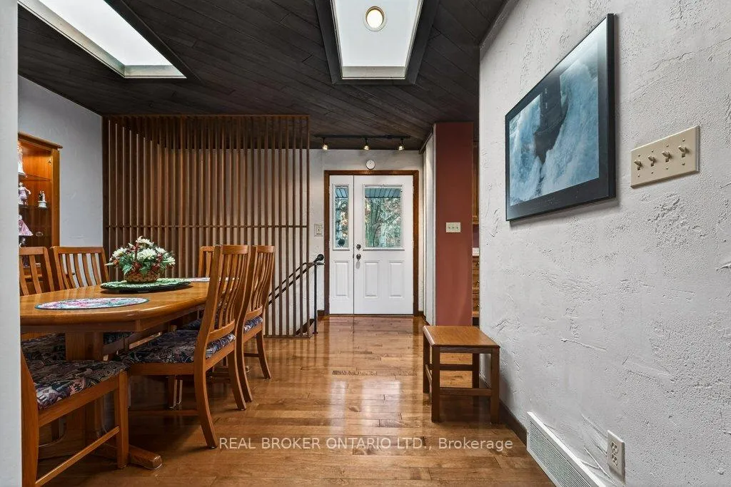 Photo 10 of 7 The Pinery, St. Catharines, Vine/Linwell — HOMEH